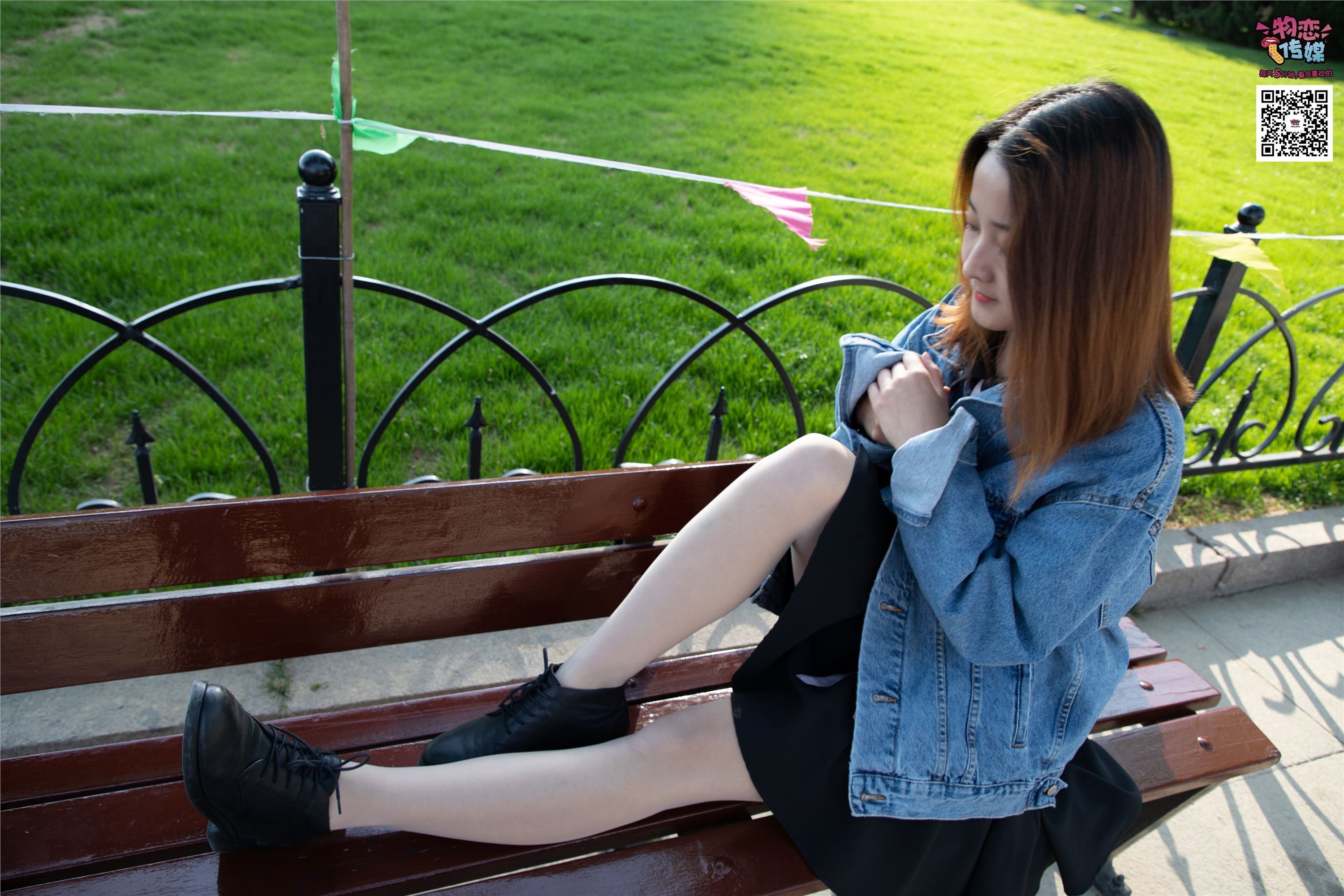 物恋传媒 No.018 清纯的小姐姐哦,透明肉丝加小皮鞋