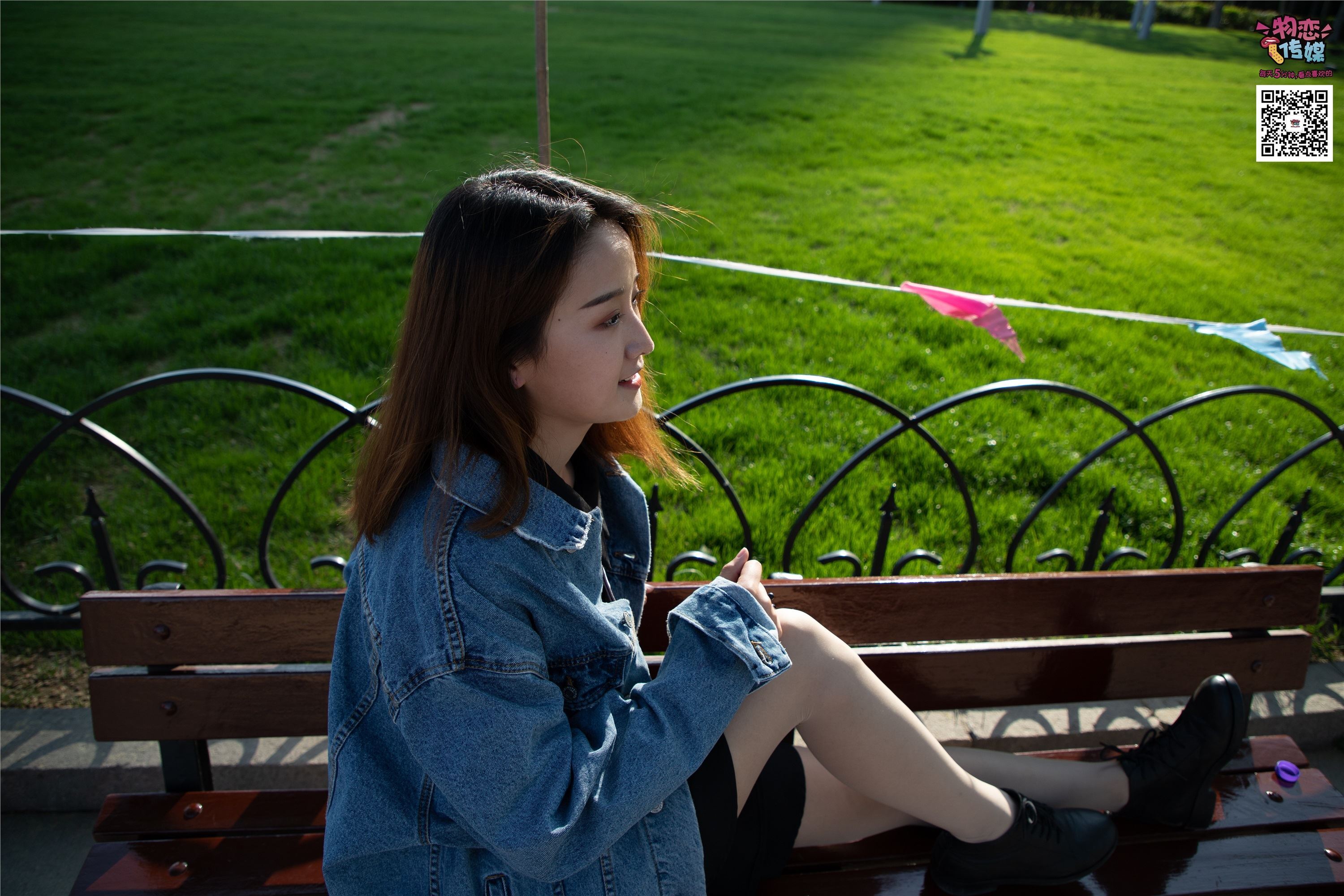 物恋传媒 No.018 清纯的小姐姐哦,透明肉丝加小皮鞋