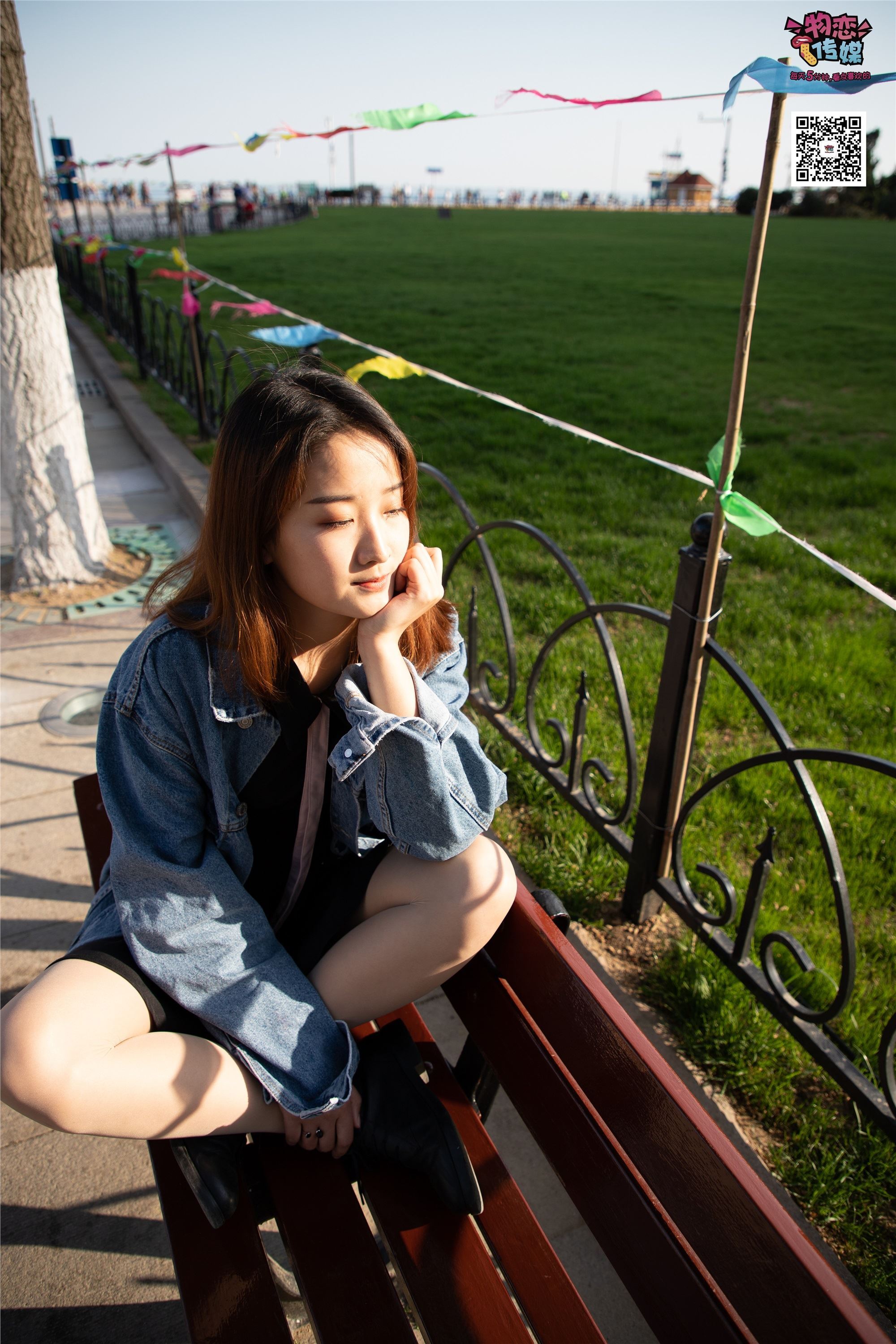 物恋传媒 No.018 清纯的小姐姐哦,透明肉丝加小皮鞋