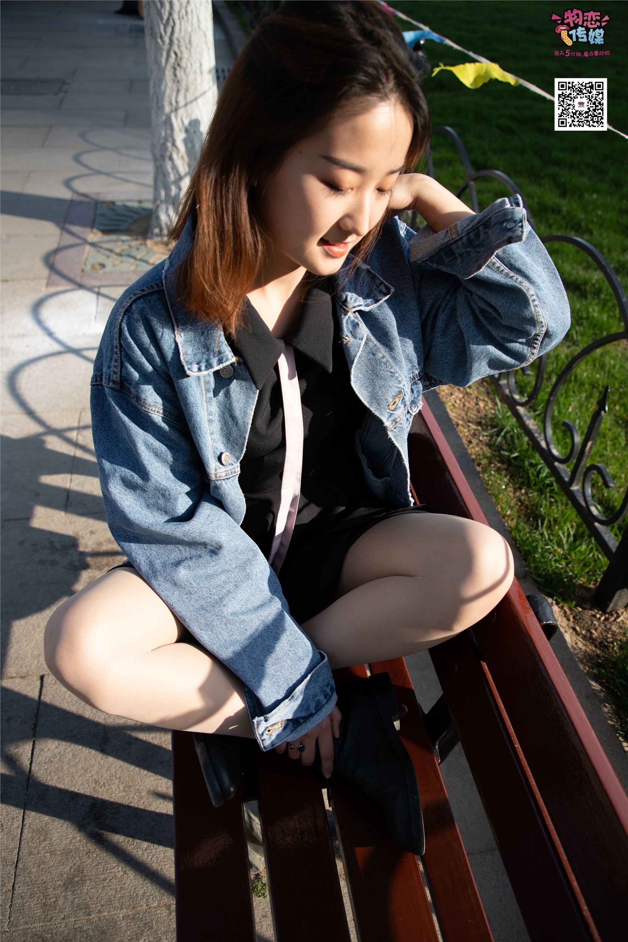 物恋传媒 No.018 清纯的小姐姐哦,透明肉丝加小皮鞋