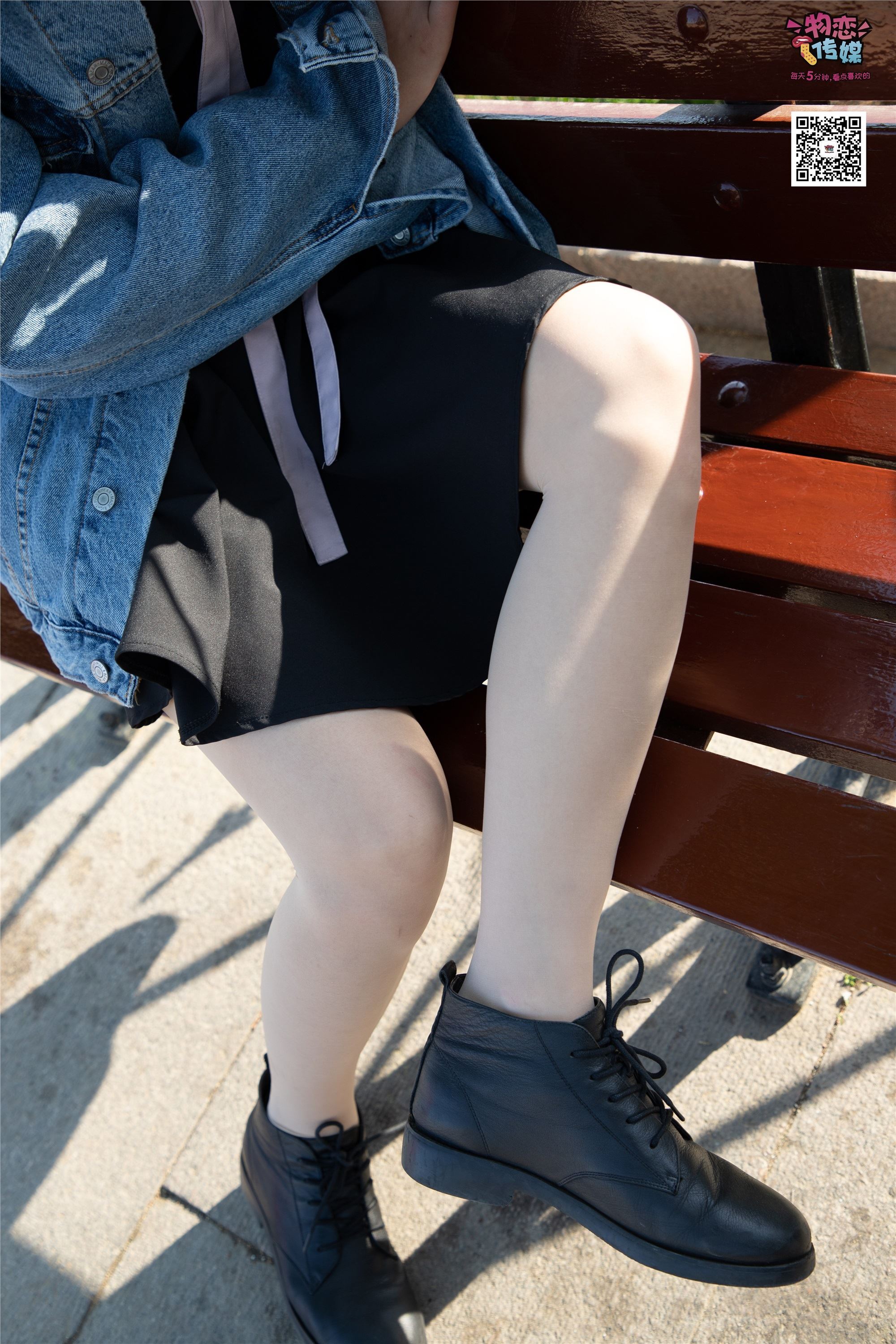 物恋传媒 No.018 清纯的小姐姐哦,透明肉丝加小皮鞋