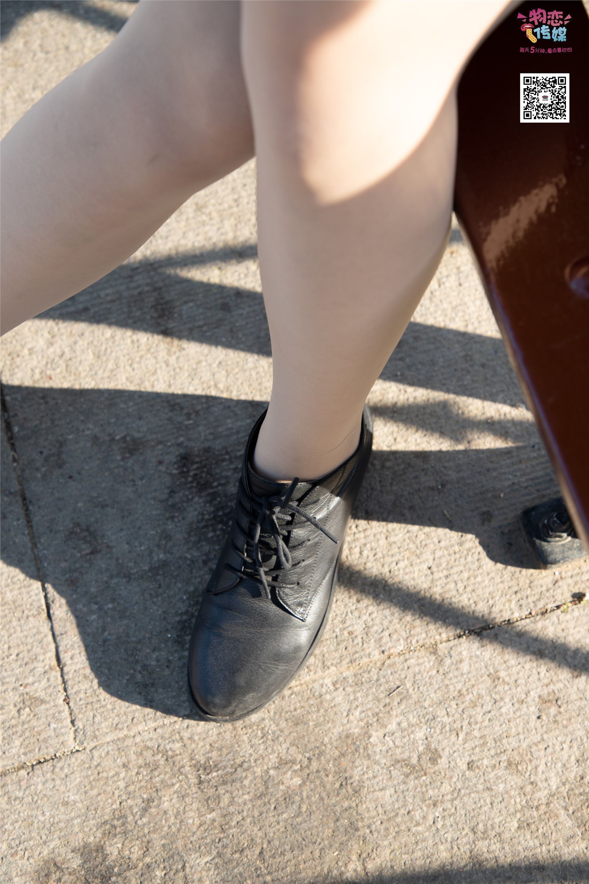 物恋传媒 No.018 清纯的小姐姐哦,透明肉丝加小皮鞋