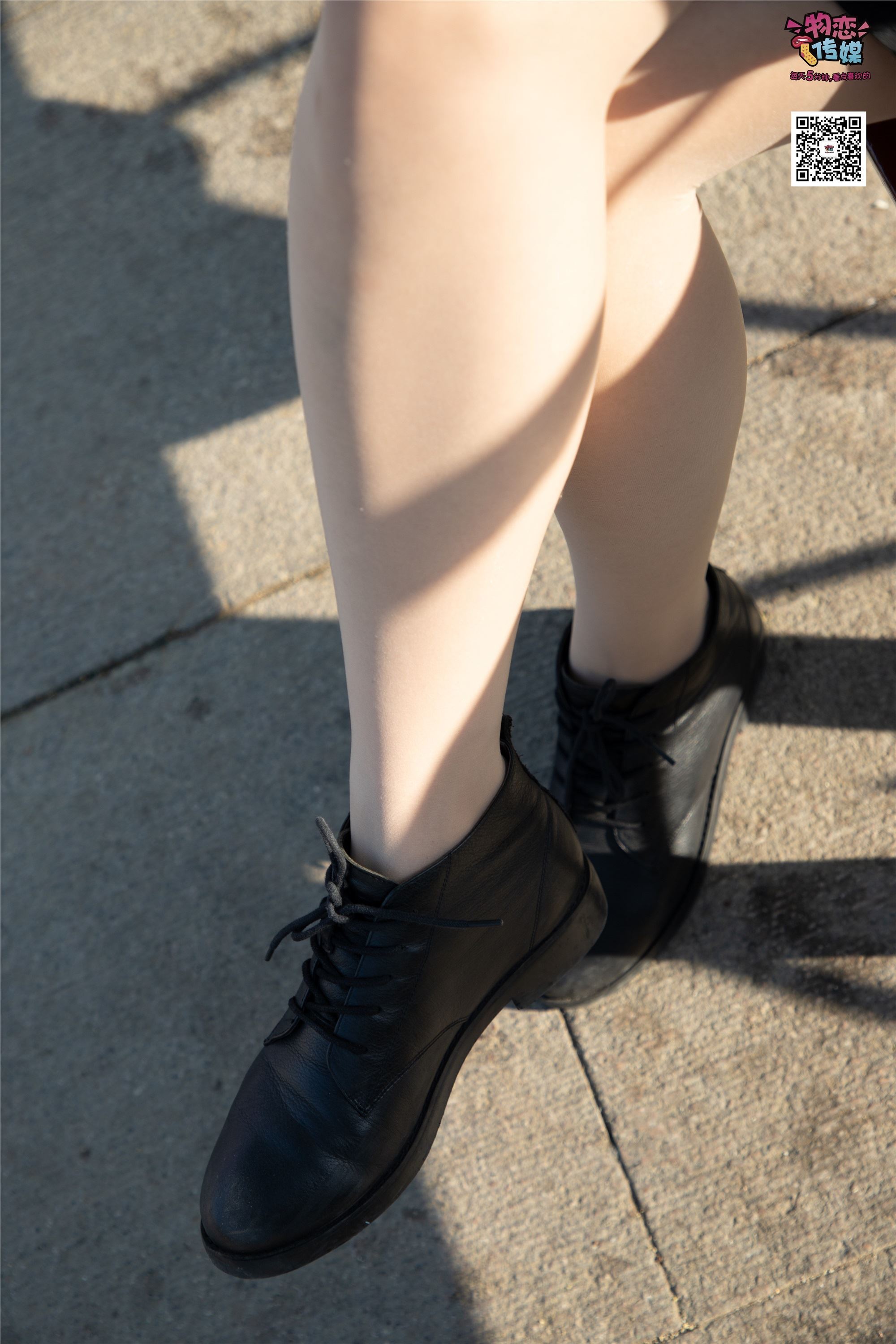 物恋传媒 No.018 清纯的小姐姐哦,透明肉丝加小皮鞋