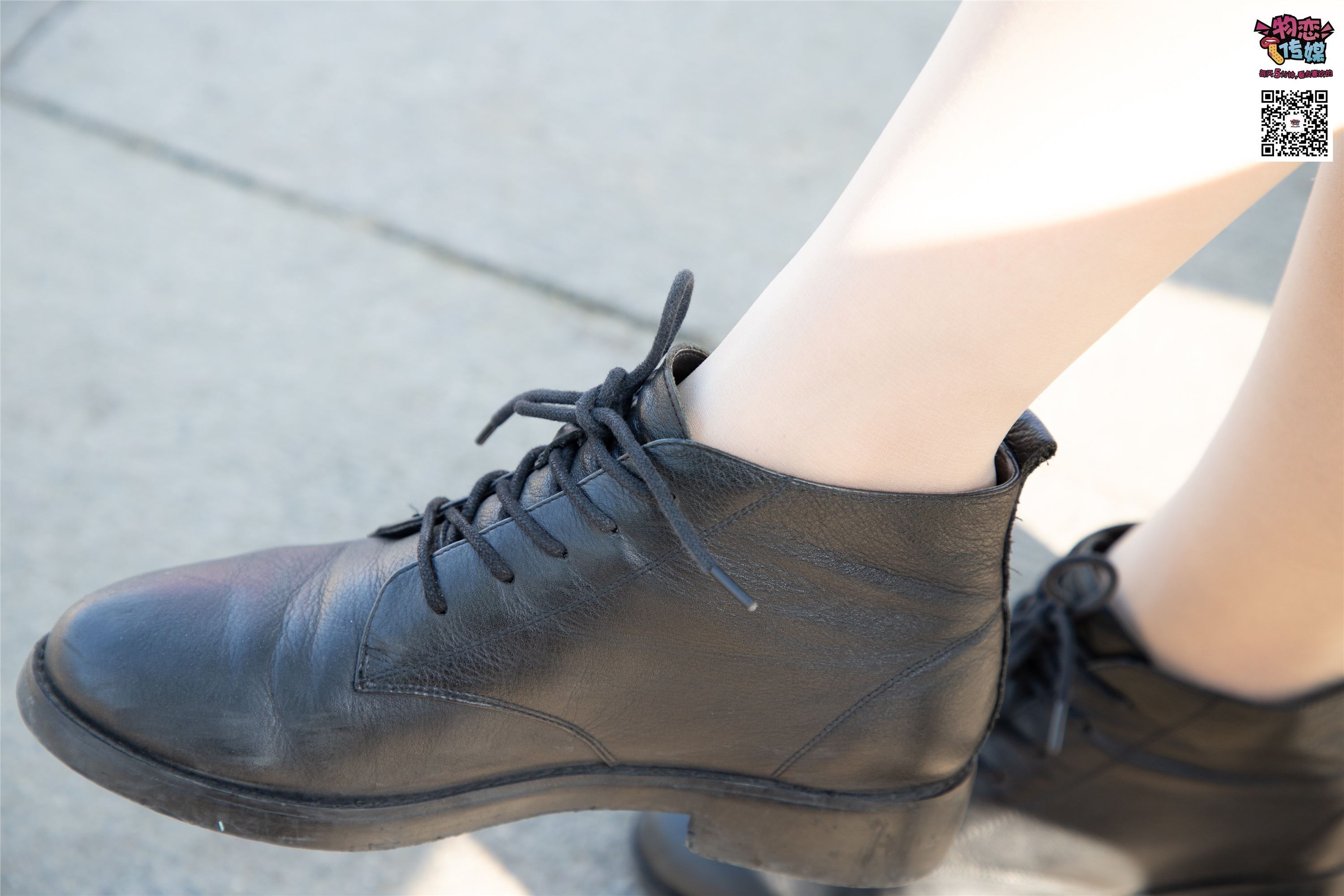 物恋传媒 No.018 清纯的小姐姐哦,透明肉丝加小皮鞋