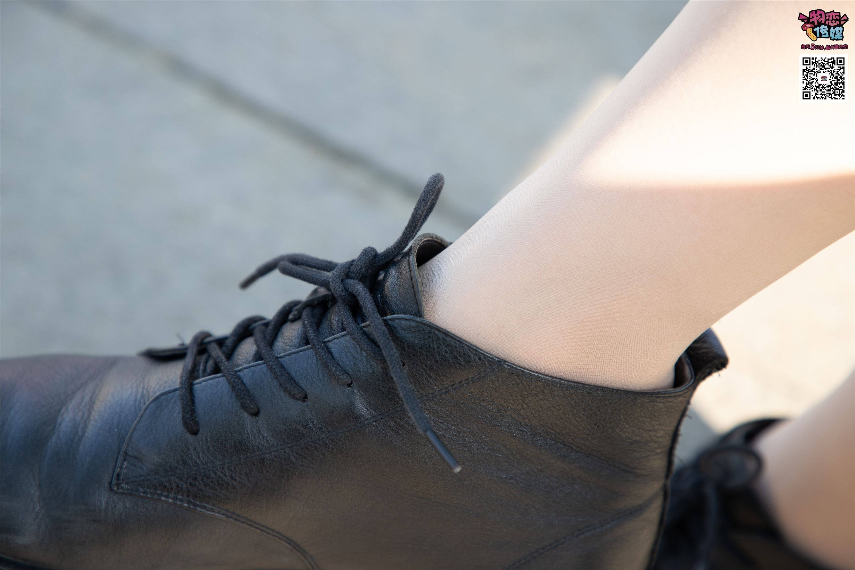 物恋传媒 No.018 清纯的小姐姐哦,透明肉丝加小皮鞋