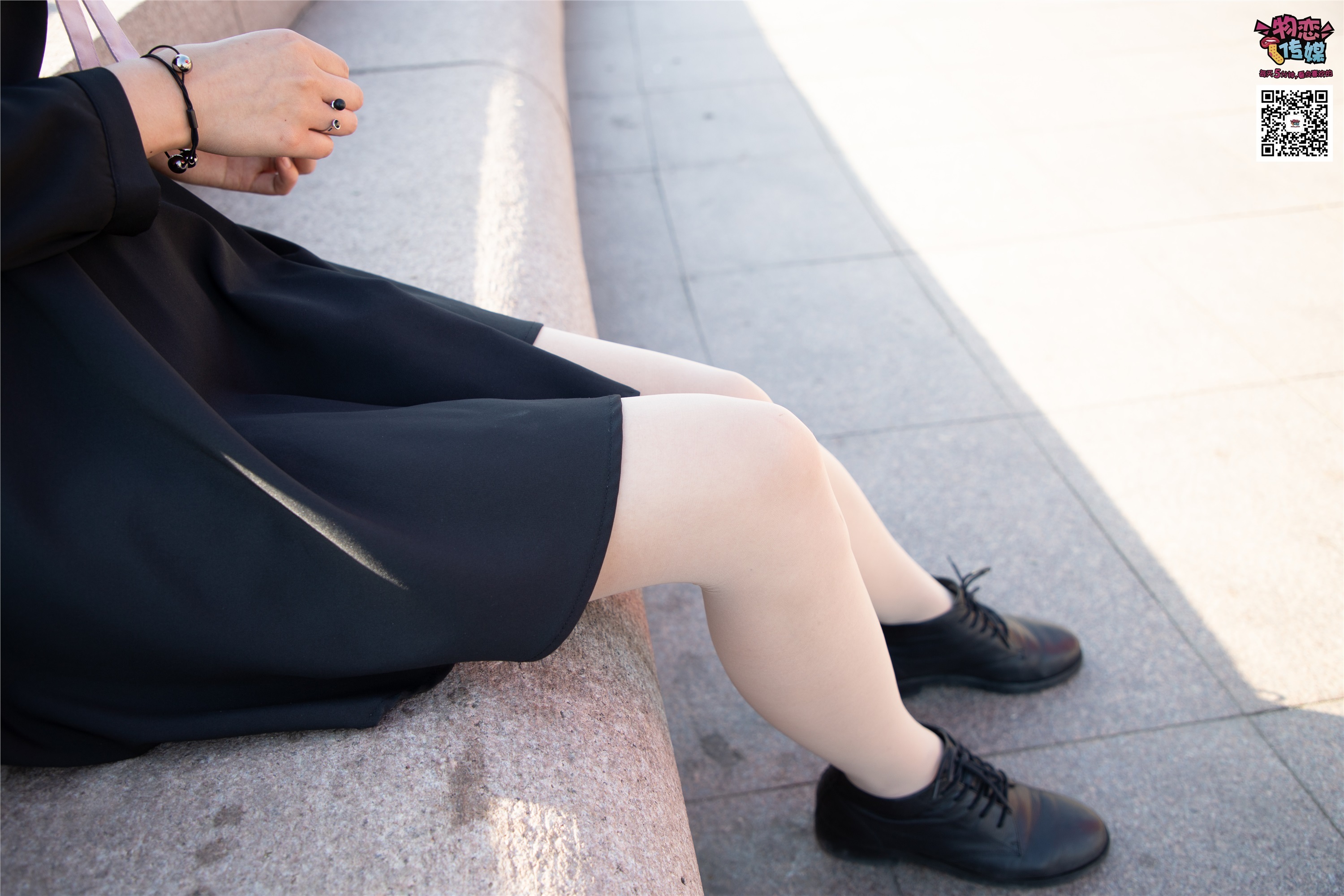 物恋传媒 No.018 清纯的小姐姐哦,透明肉丝加小皮鞋