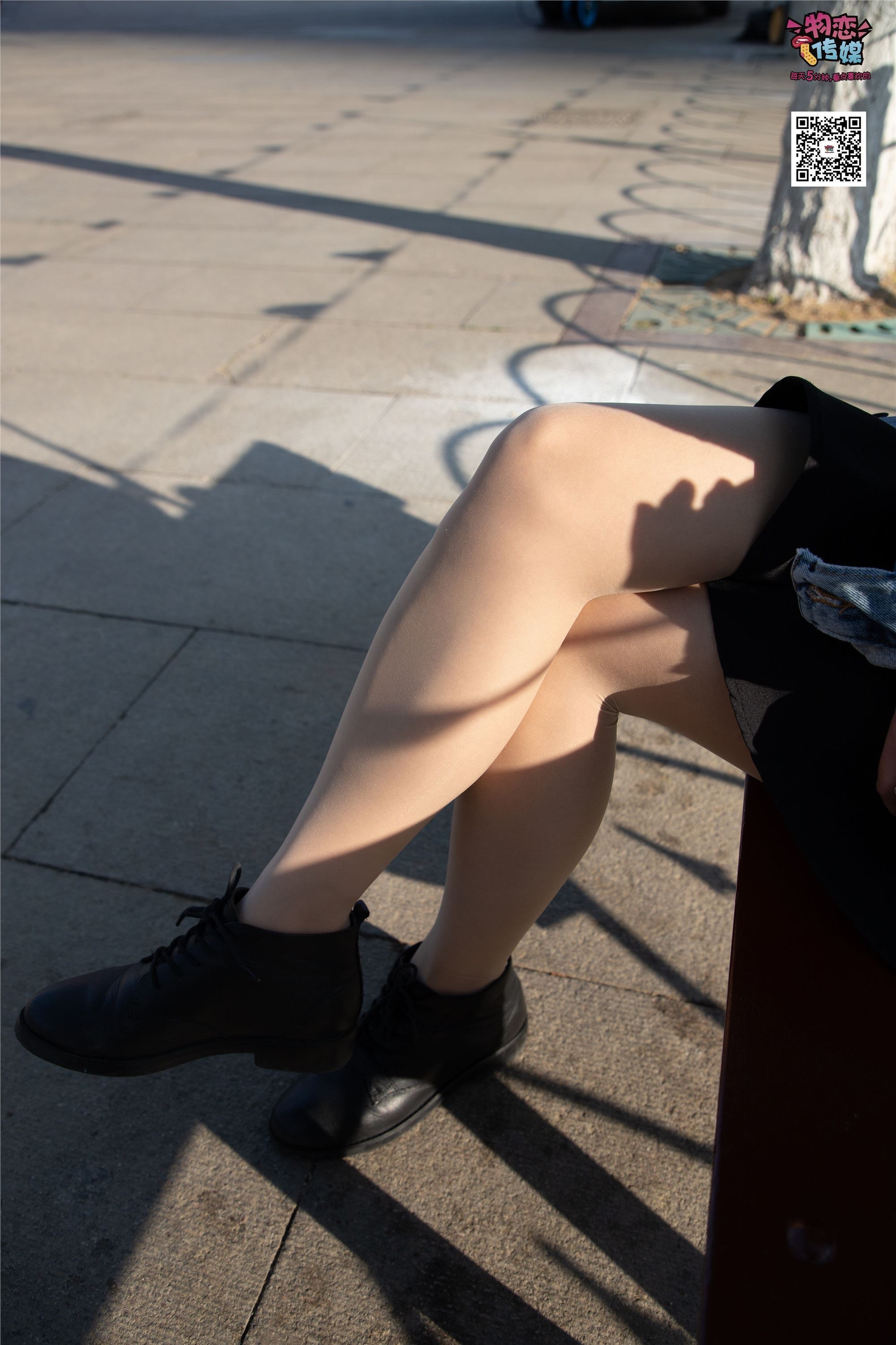 物恋传媒 No.018 清纯的小姐姐哦,透明肉丝加小皮鞋