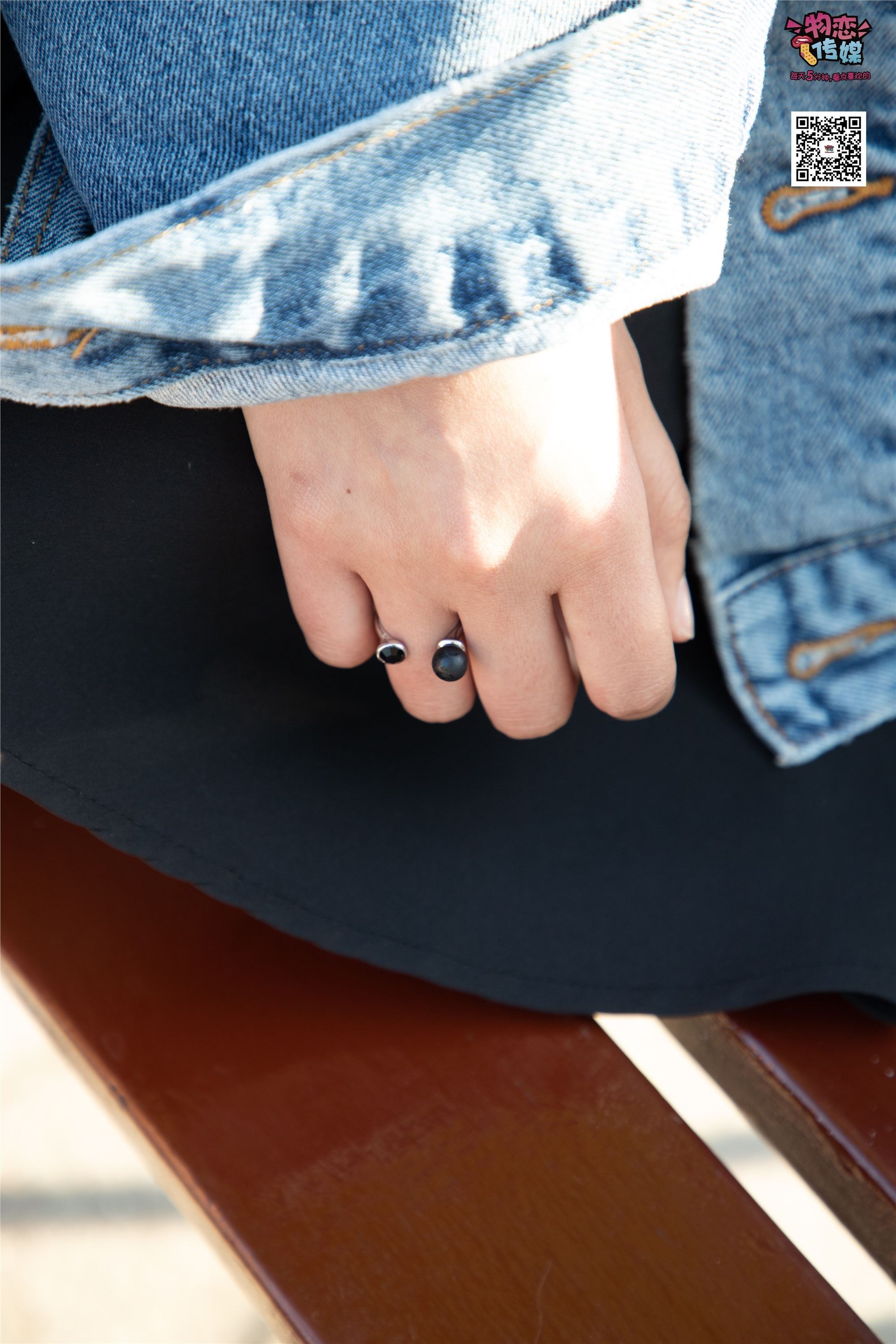 物恋传媒 No.018 清纯的小姐姐哦,透明肉丝加小皮鞋