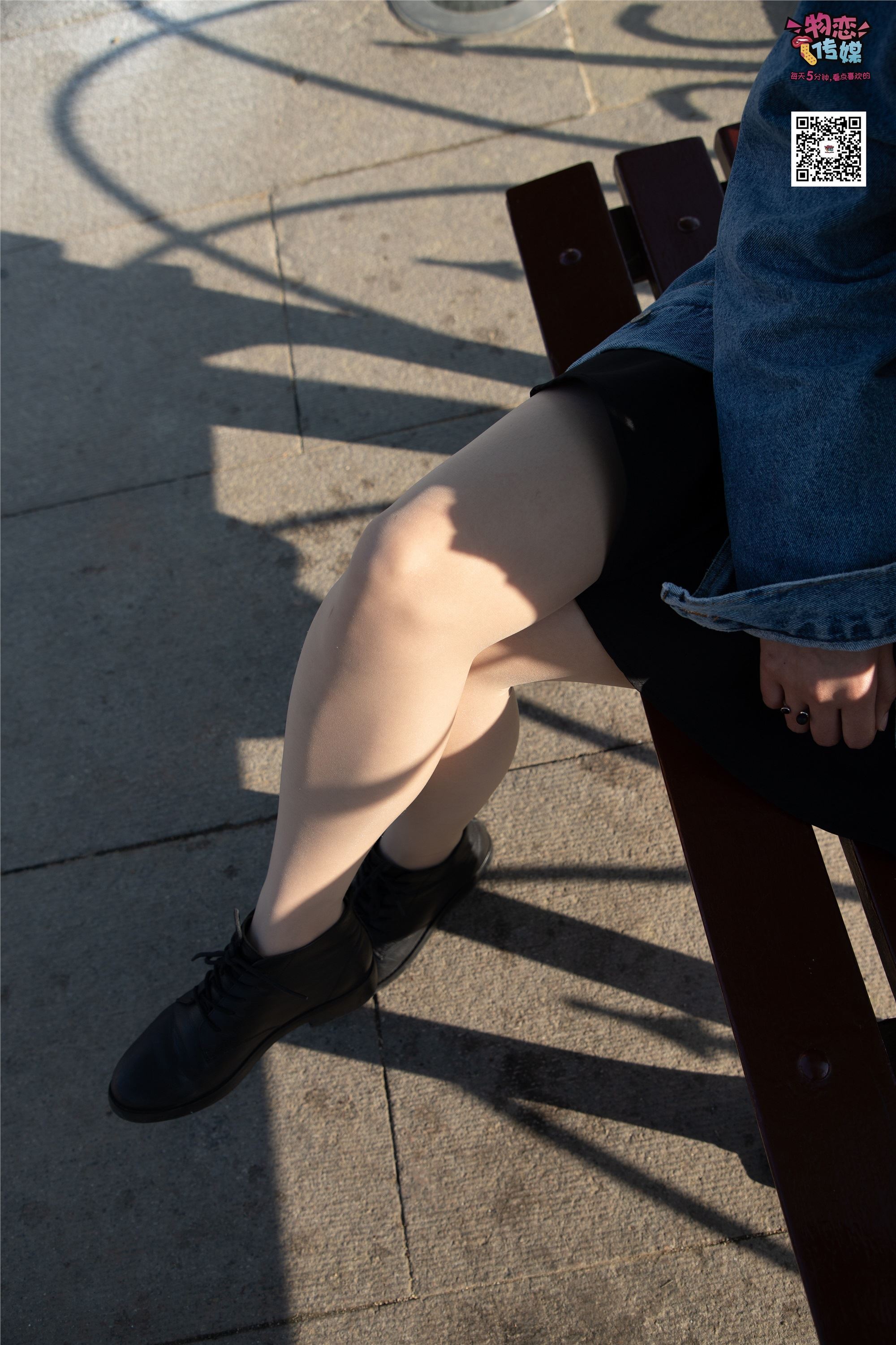 物恋传媒 No.018 清纯的小姐姐哦,透明肉丝加小皮鞋