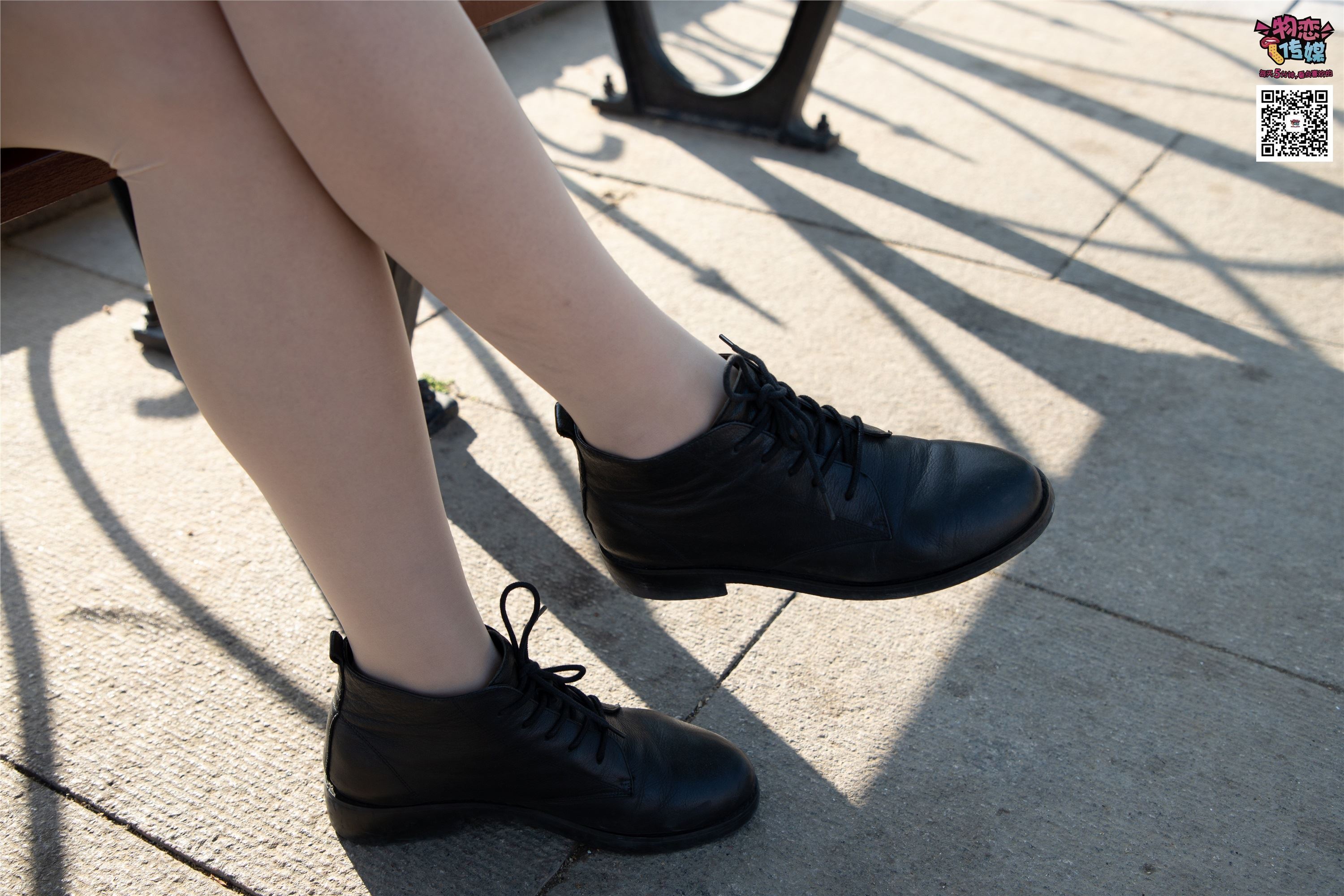 物恋传媒 No.018 清纯的小姐姐哦,透明肉丝加小皮鞋