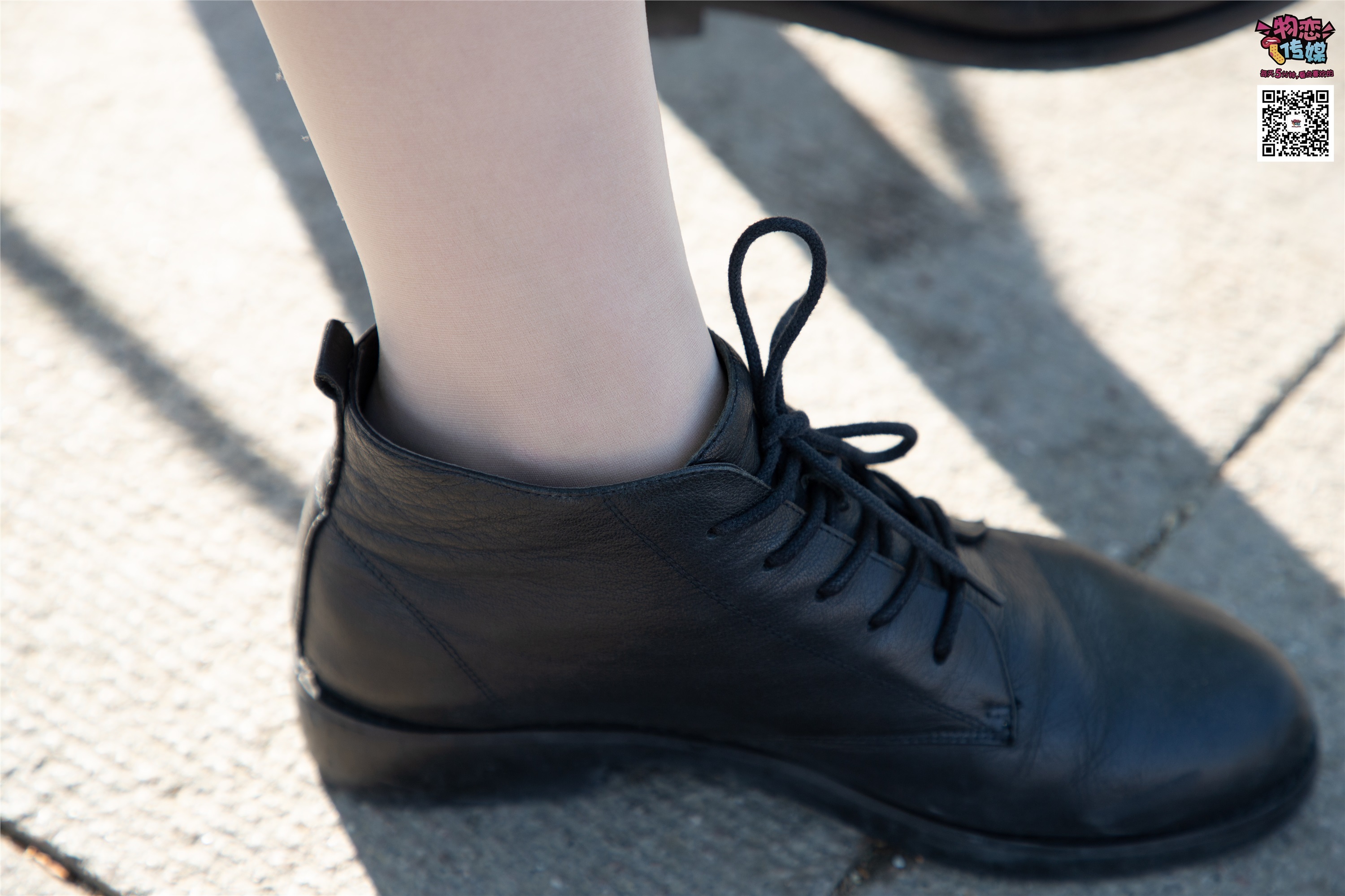 物恋传媒 No.018 清纯的小姐姐哦,透明肉丝加小皮鞋