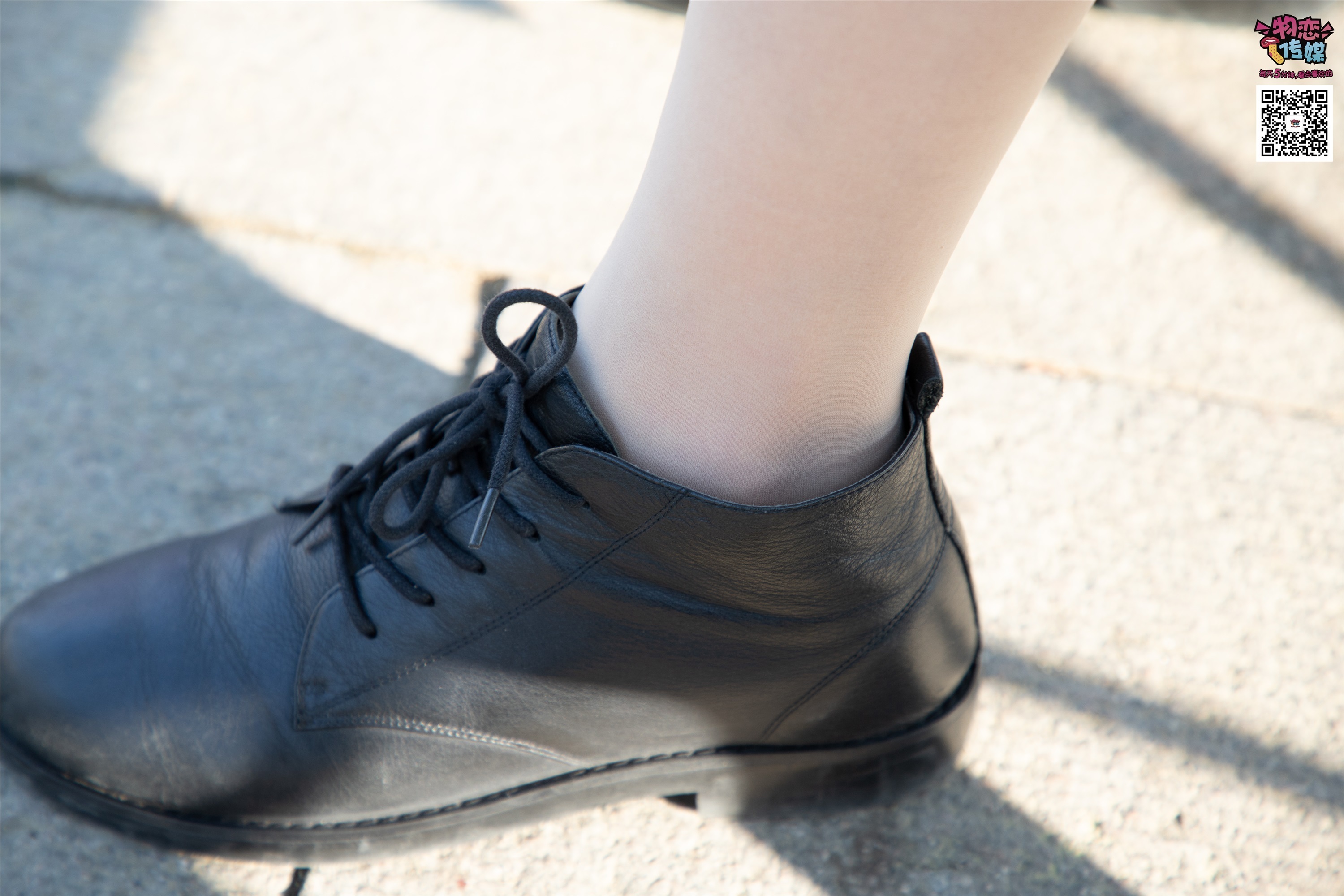 物恋传媒 No.018 清纯的小姐姐哦,透明肉丝加小皮鞋