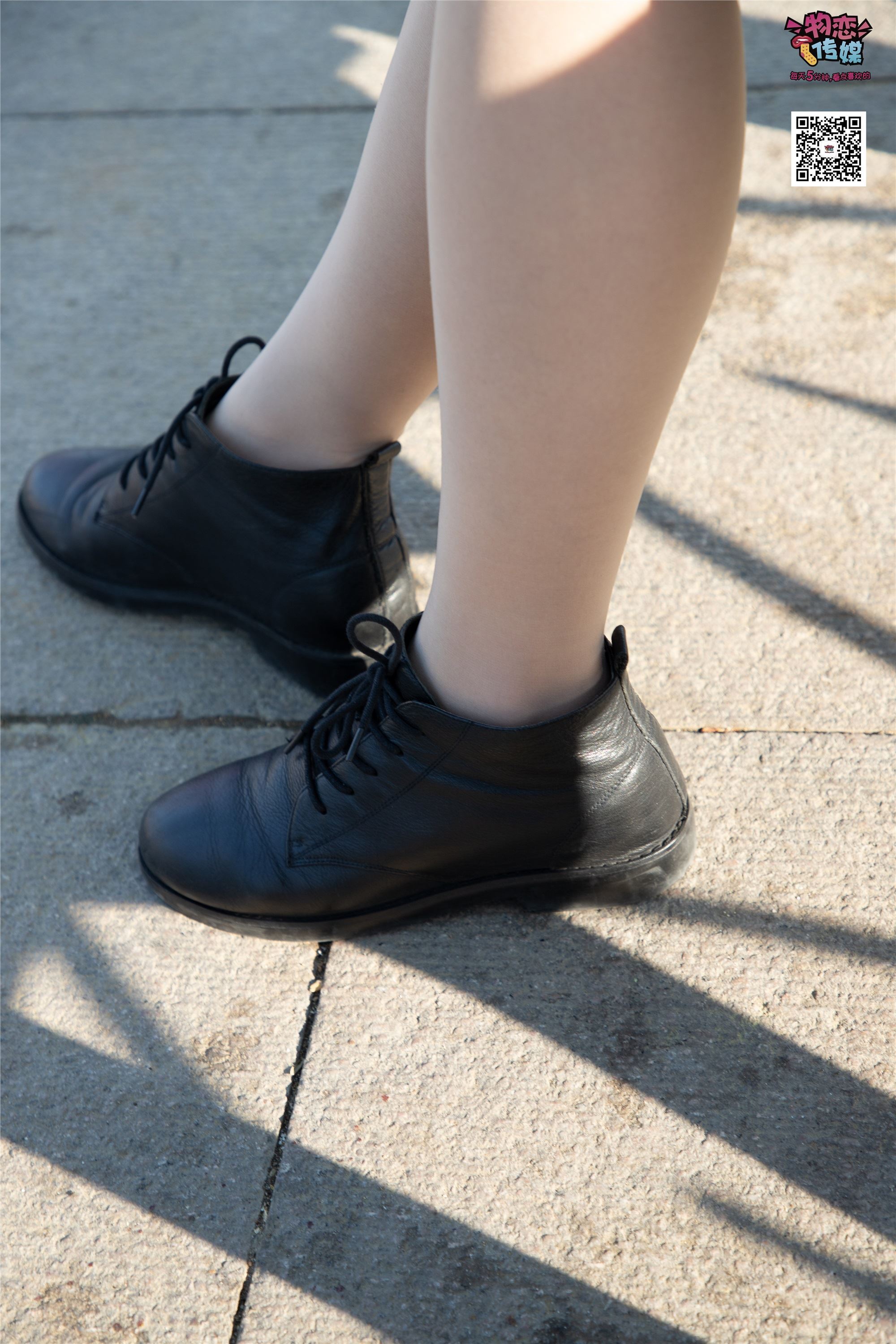 物恋传媒 No.018 清纯的小姐姐哦,透明肉丝加小皮鞋