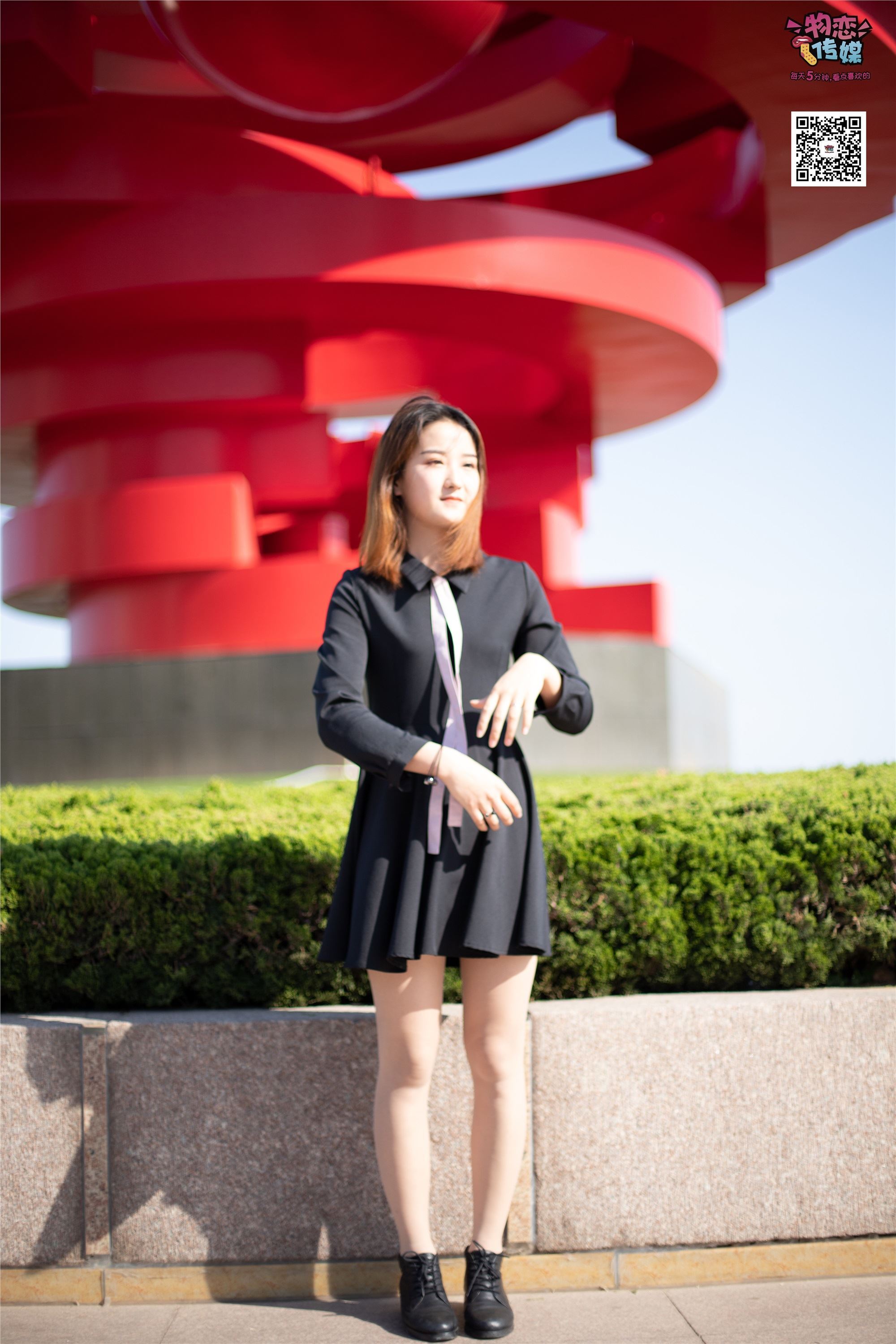 物恋传媒 No.018 清纯的小姐姐哦,透明肉丝加小皮鞋