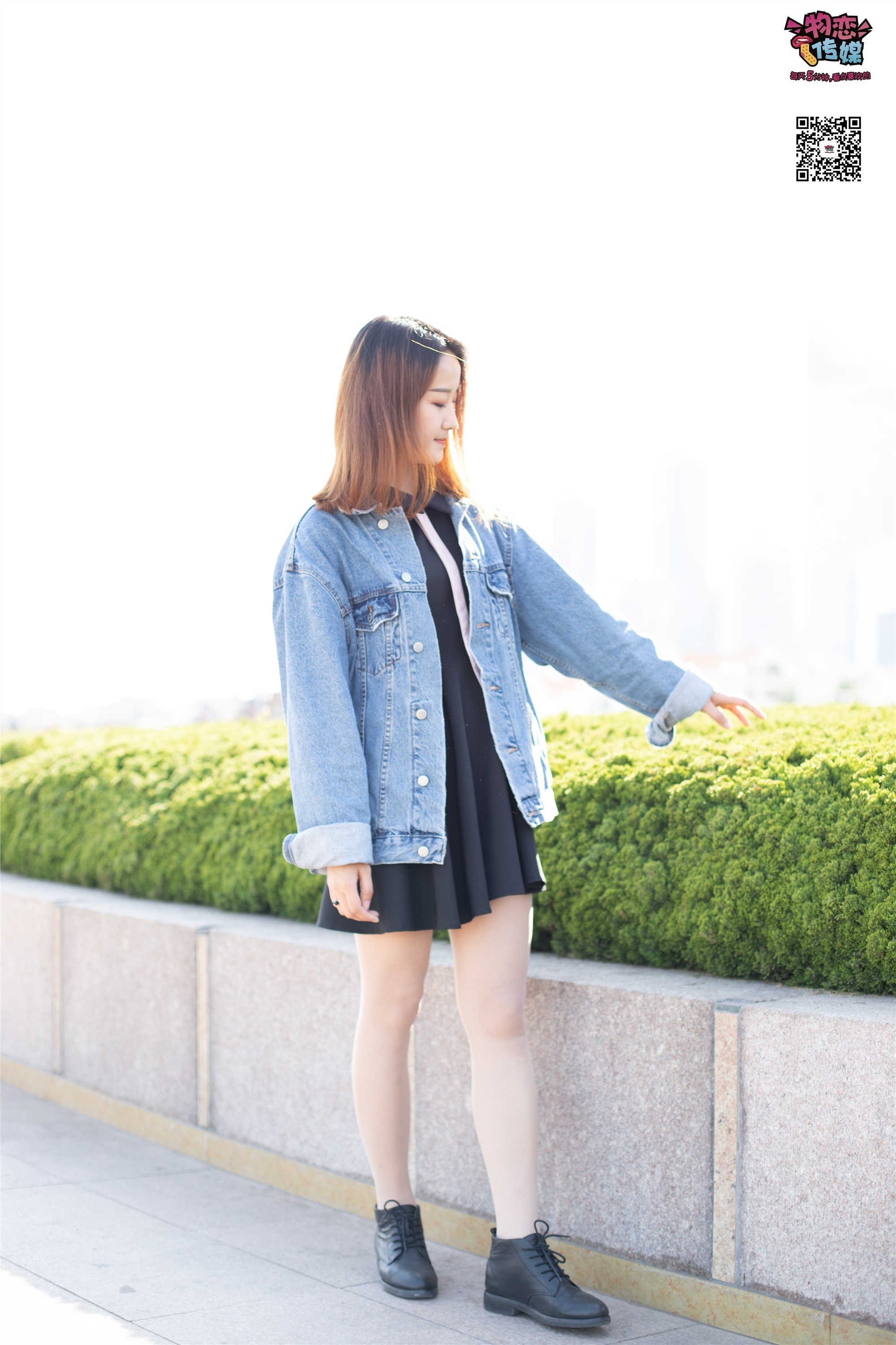 物恋传媒 No.018 清纯的小姐姐哦,透明肉丝加小皮鞋