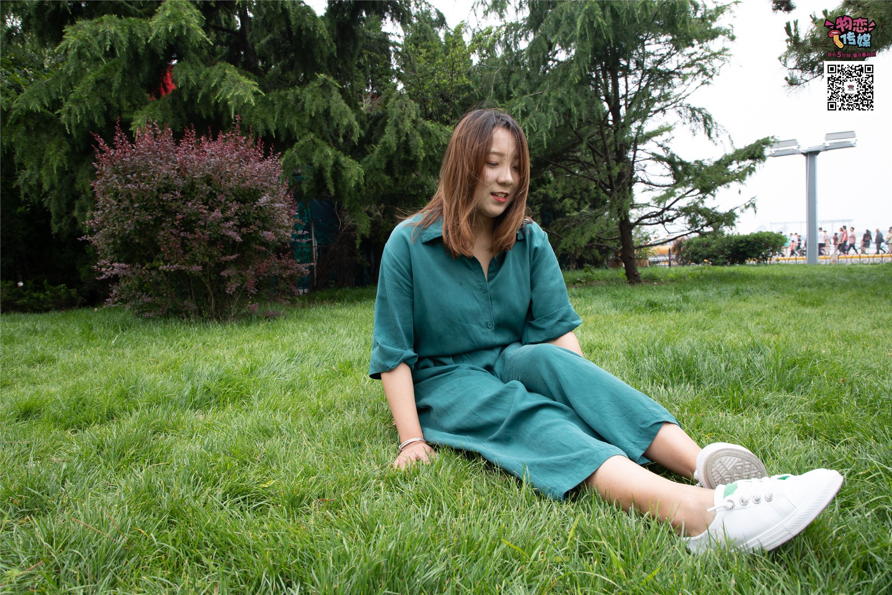 物恋传媒 No.019 地道的青岛小姐姐哦,白色板鞋搭配白色船袜