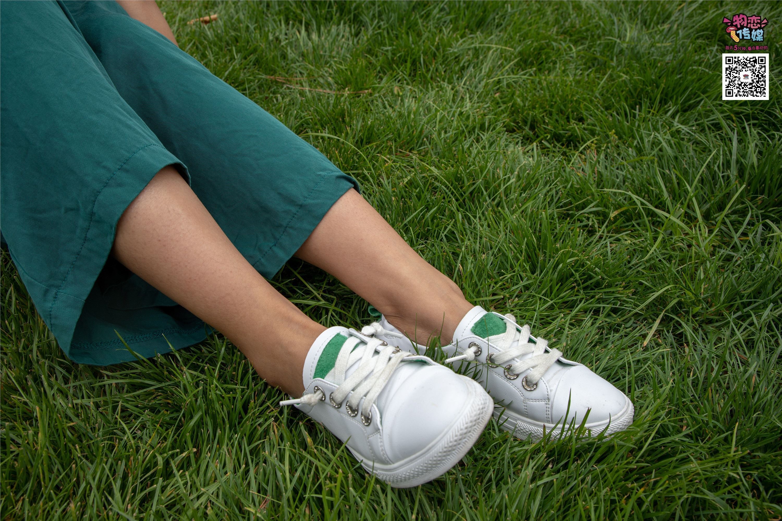 物恋传媒 No.019 地道的青岛小姐姐哦,白色板鞋搭配白色船袜