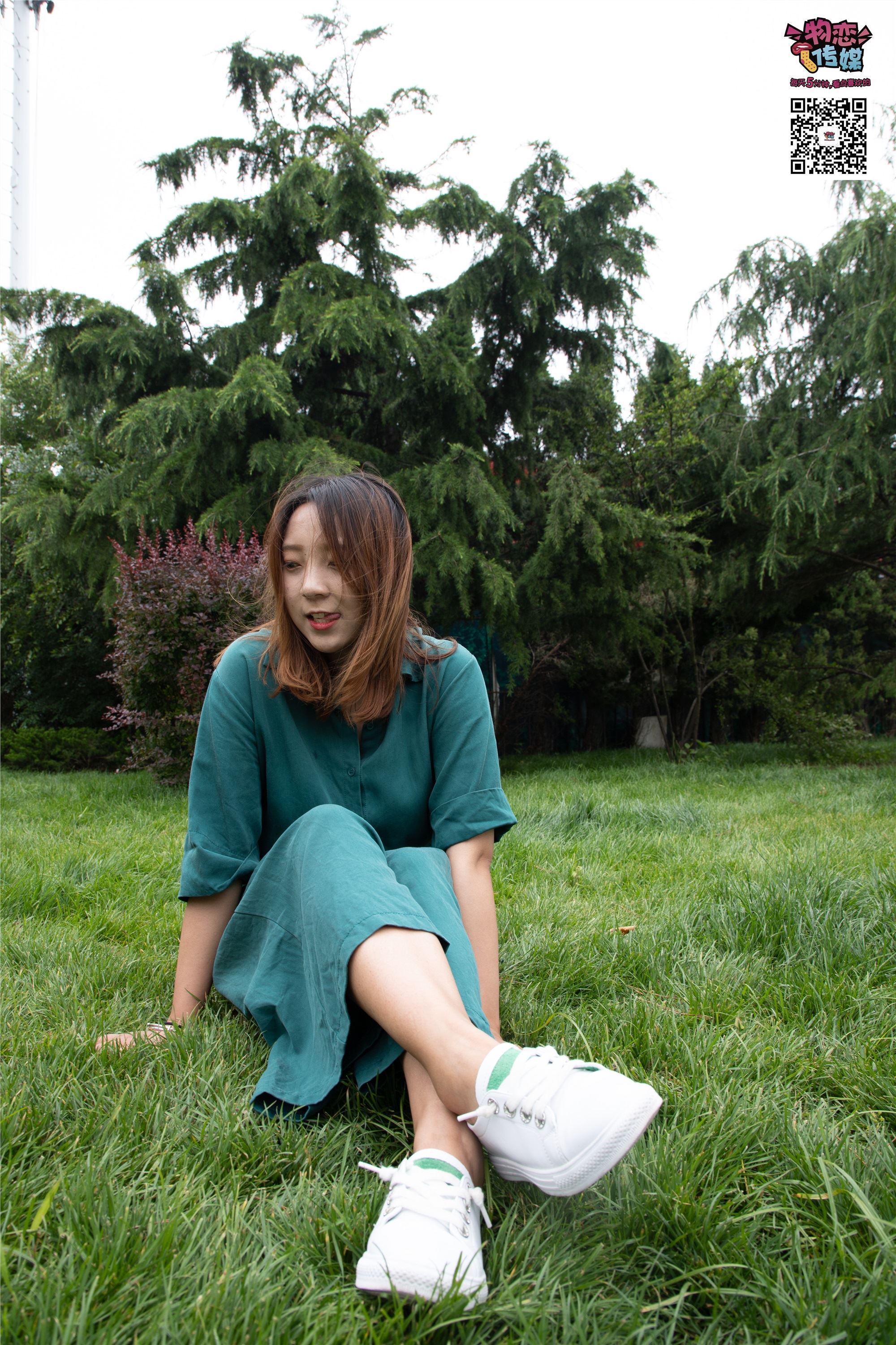 物恋传媒 No.019 地道的青岛小姐姐哦,白色板鞋搭配白色船袜