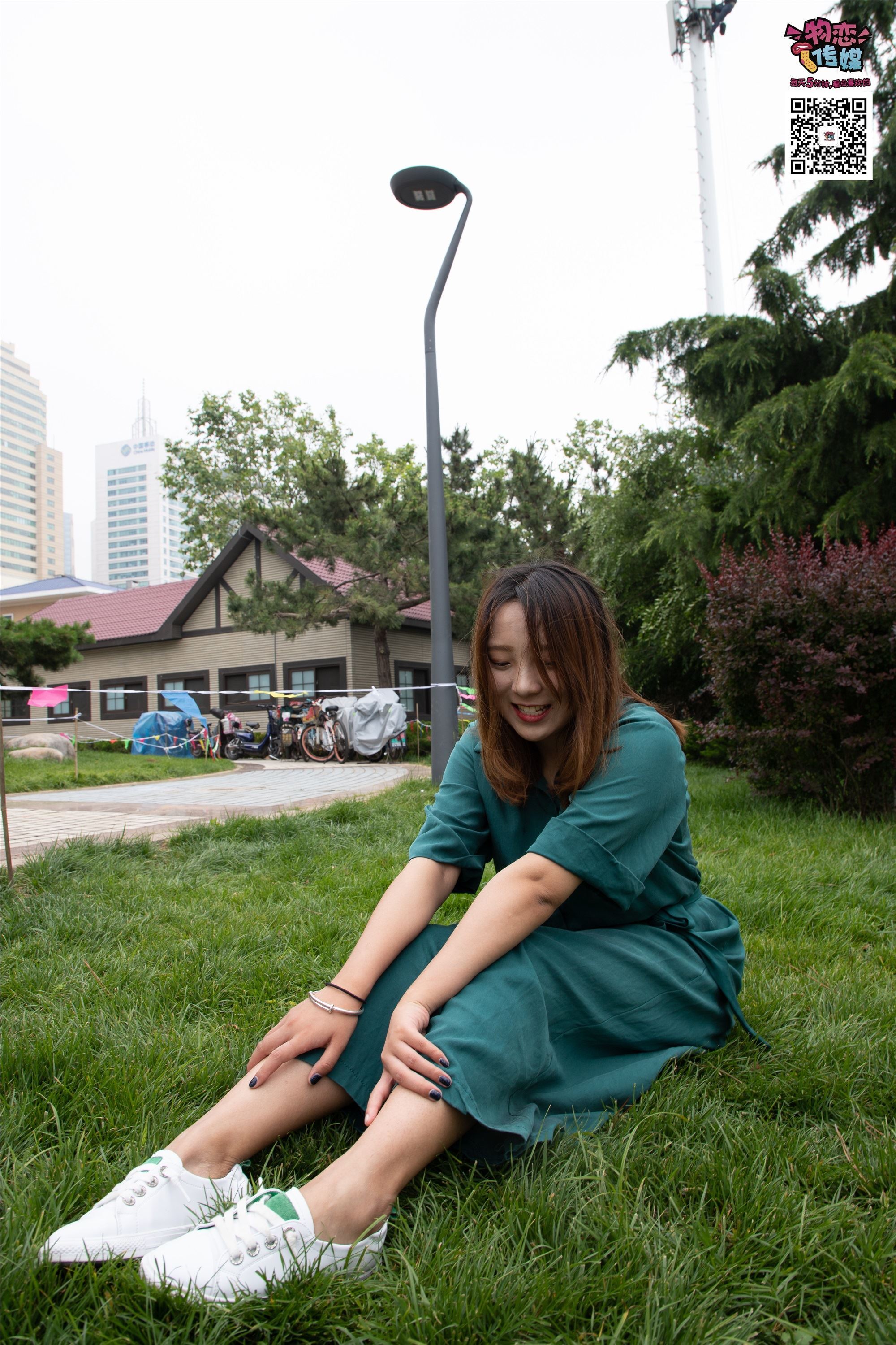 物恋传媒 No.019 地道的青岛小姐姐哦,白色板鞋搭配白色船袜