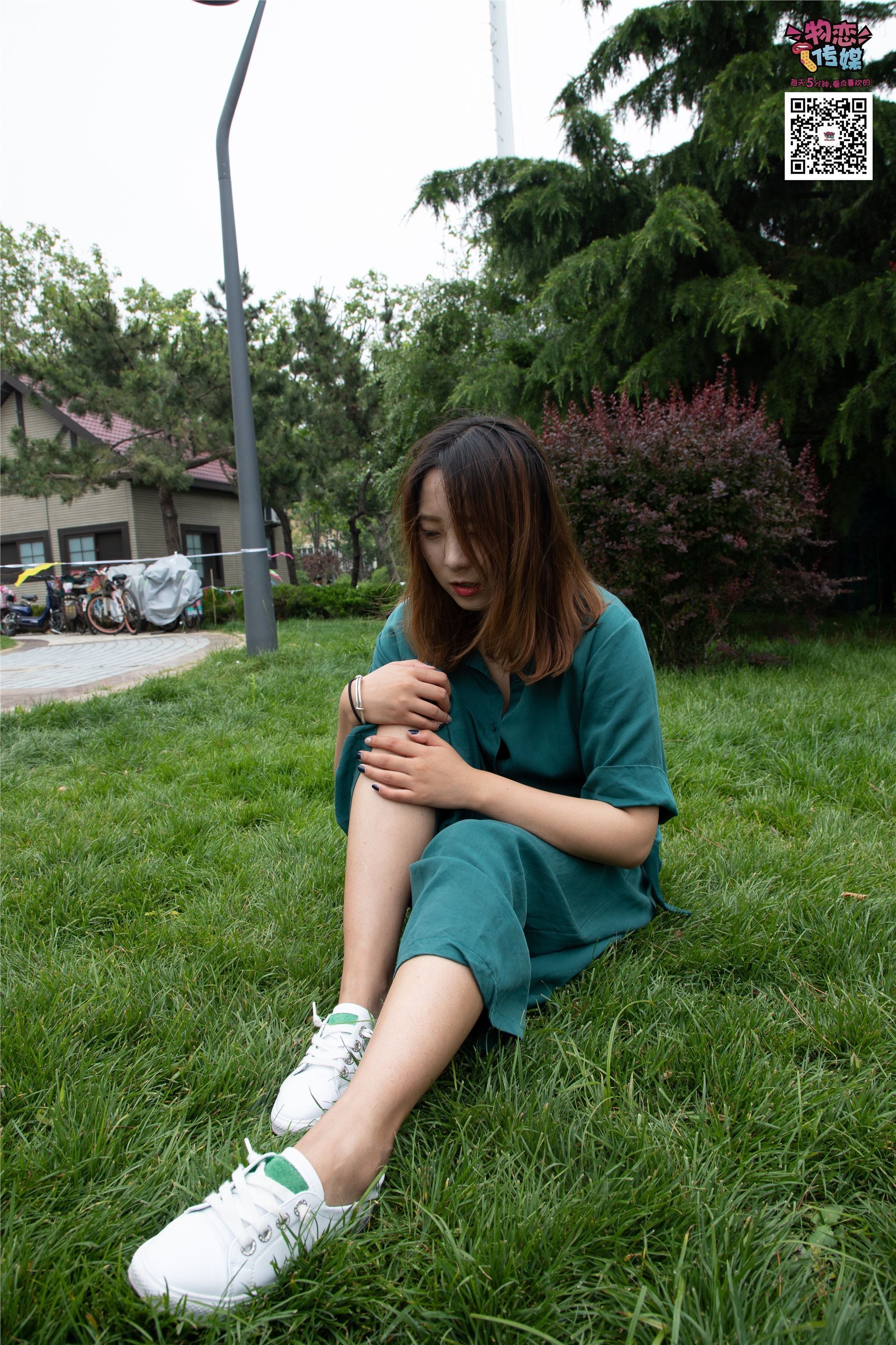 物恋传媒 No.019 地道的青岛小姐姐哦,白色板鞋搭配白色船袜