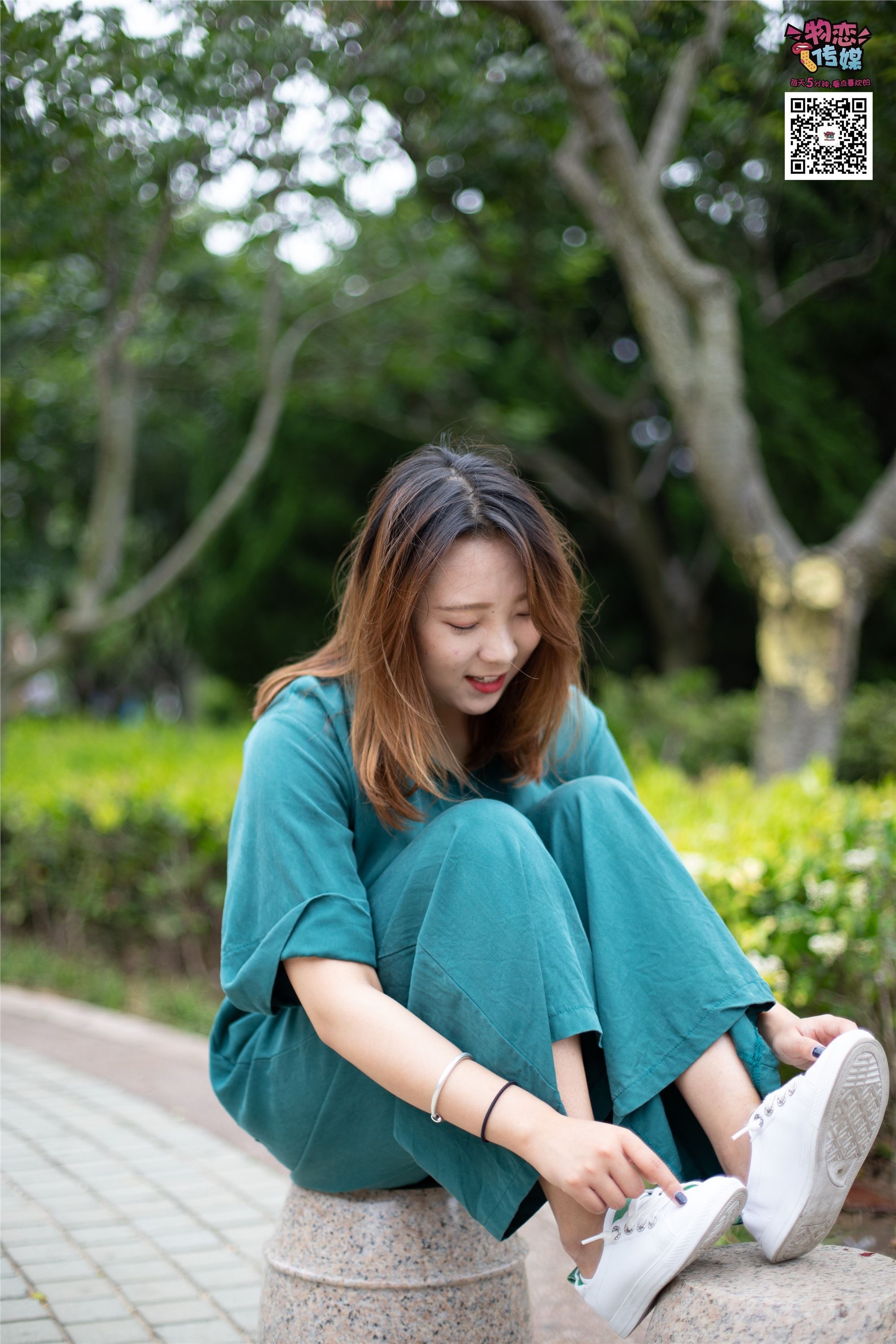 物恋传媒 No.019 地道的青岛小姐姐哦,白色板鞋搭配白色船袜