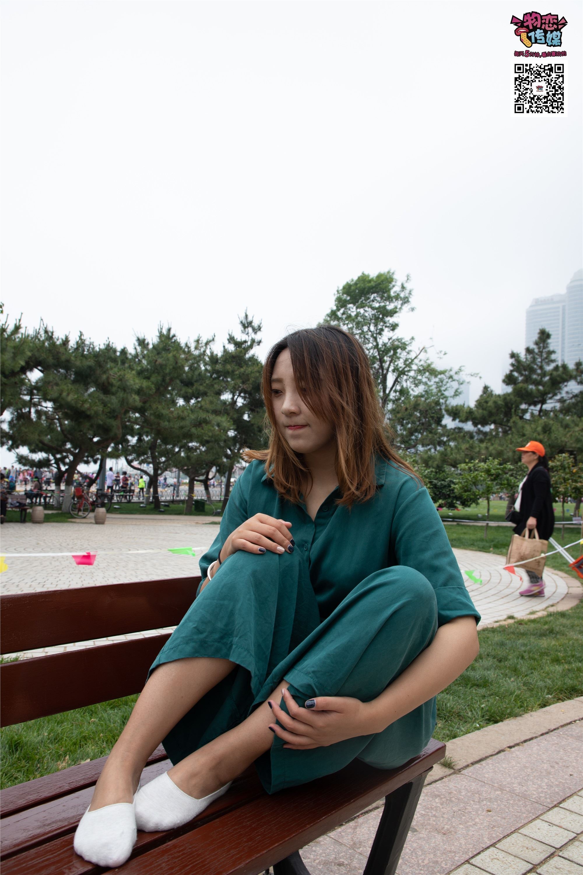 物恋传媒 No.019 地道的青岛小姐姐哦,白色板鞋搭配白色船袜