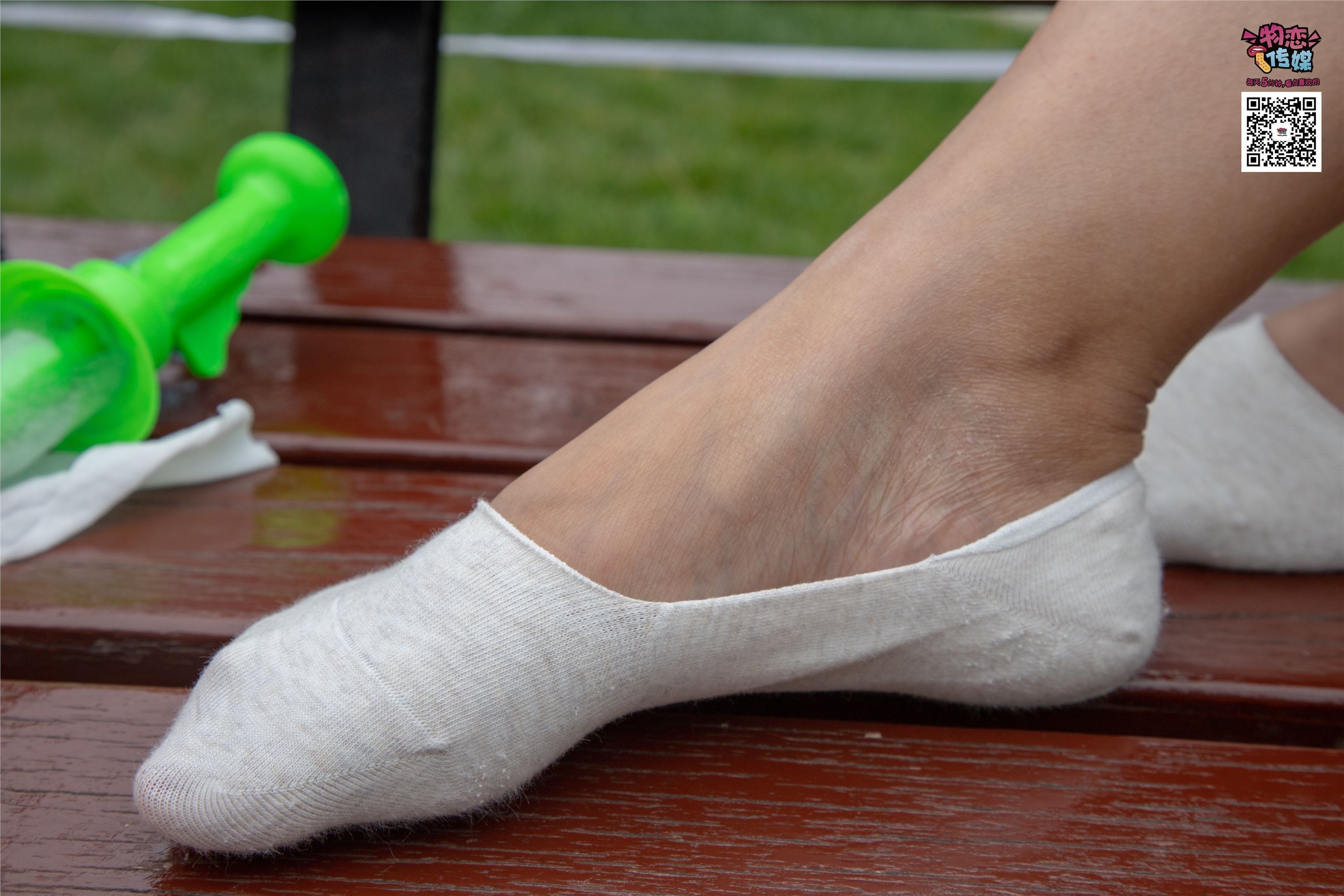 物恋传媒 No.019 地道的青岛小姐姐哦,白色板鞋搭配白色船袜