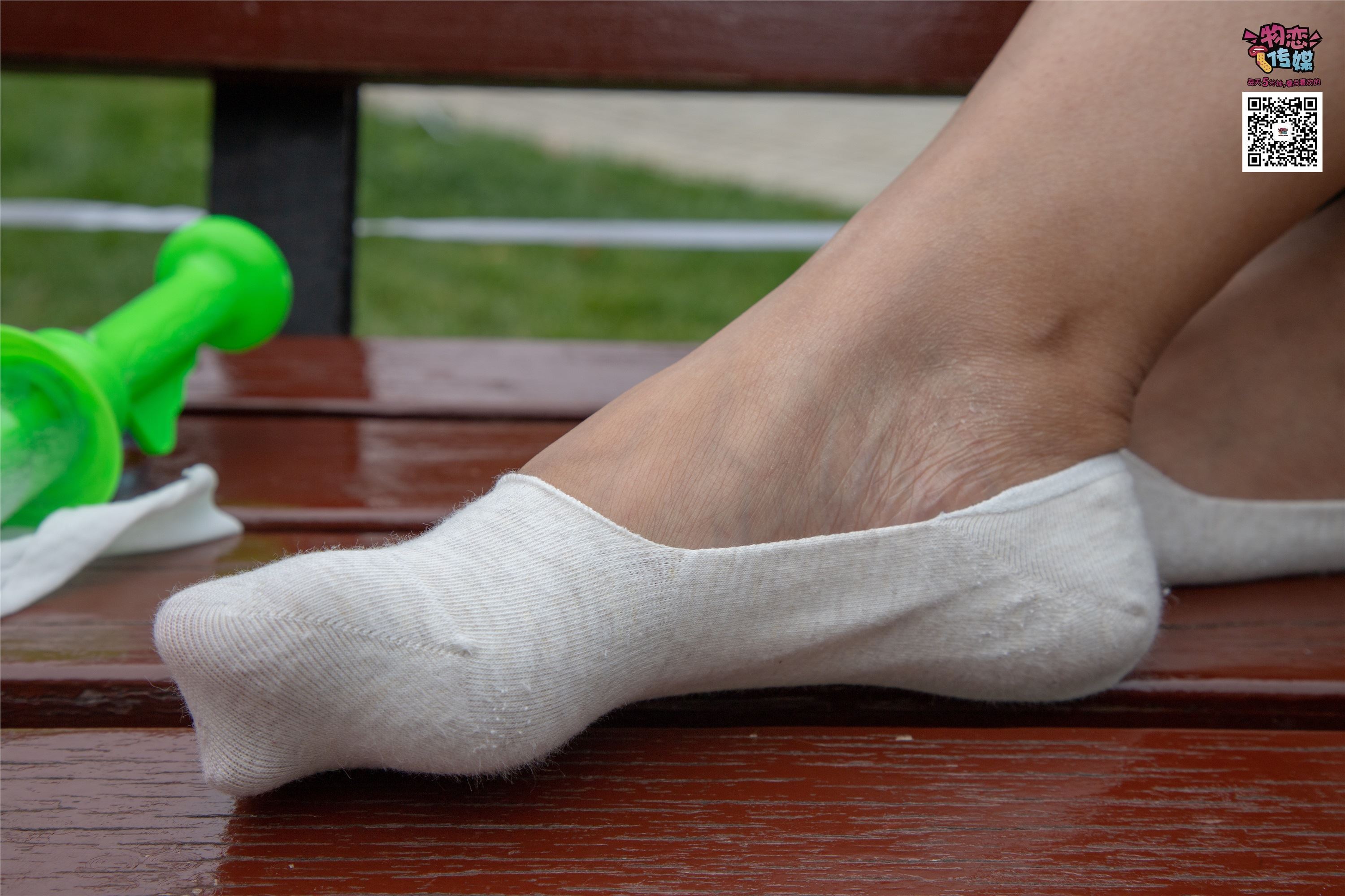 物恋传媒 No.019 地道的青岛小姐姐哦,白色板鞋搭配白色船袜