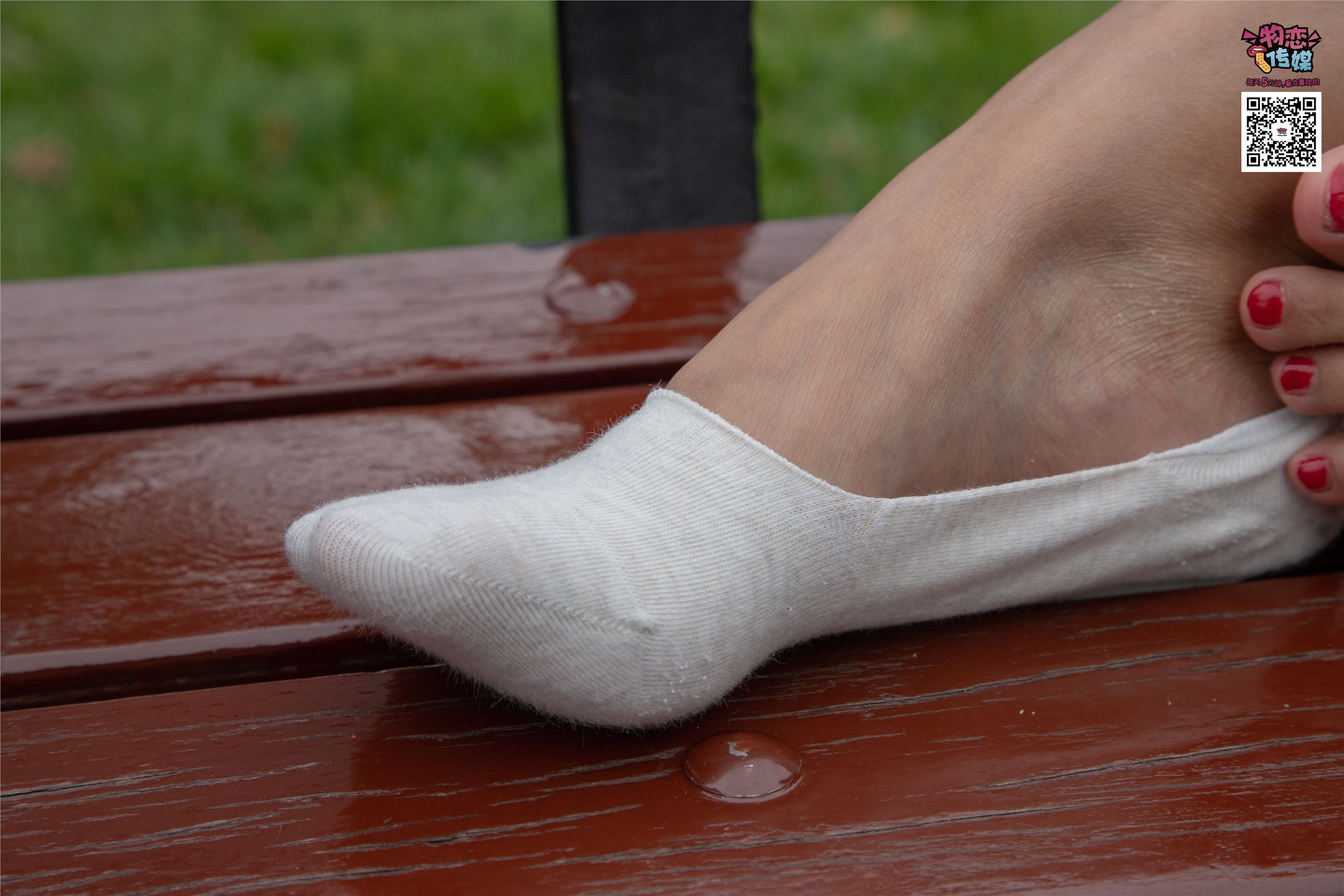 物恋传媒 No.019 地道的青岛小姐姐哦,白色板鞋搭配白色船袜