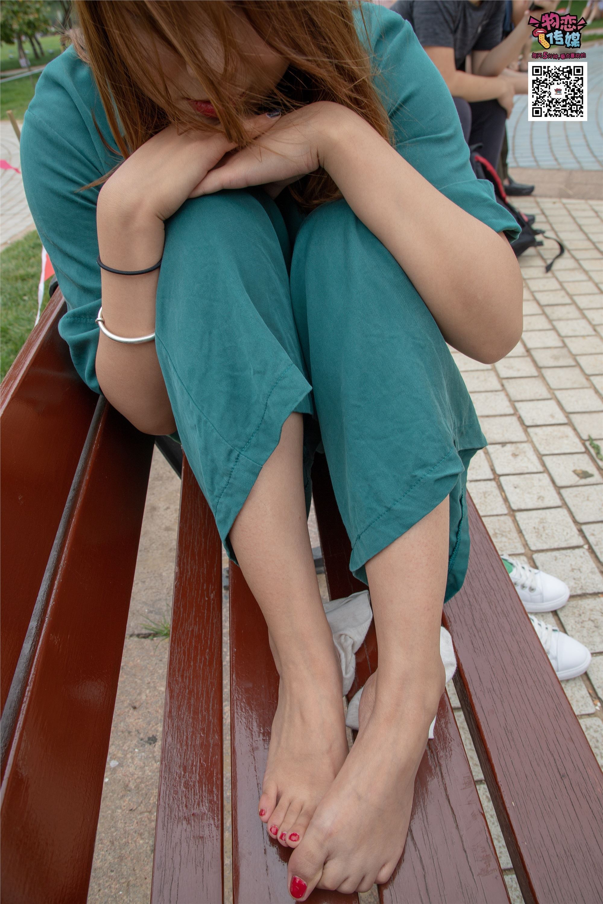 物恋传媒 No.019 地道的青岛小姐姐哦,白色板鞋搭配白色船袜