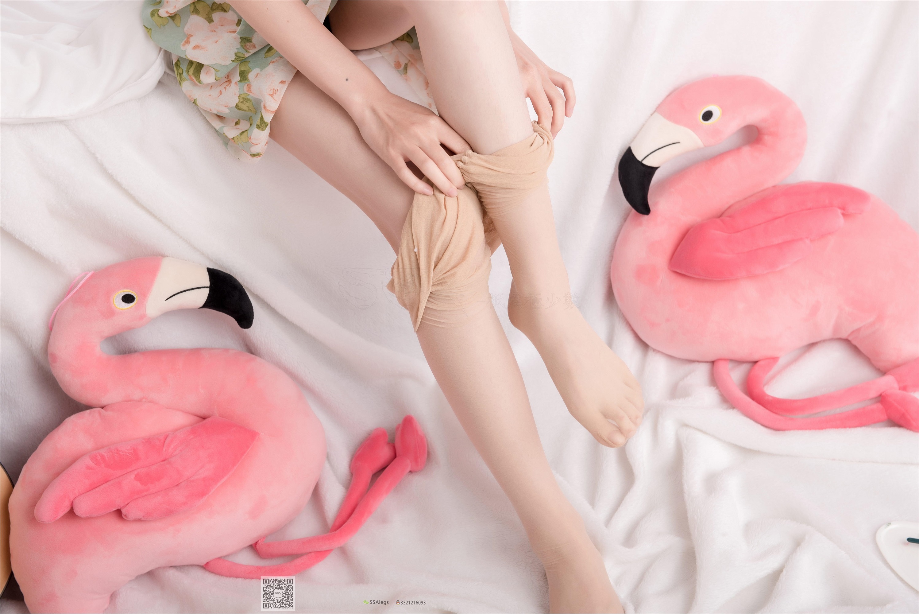 SSA丝社 NO.022 小琪琪 琪琪化身灵魂画师进口肉si大长腿美足特写