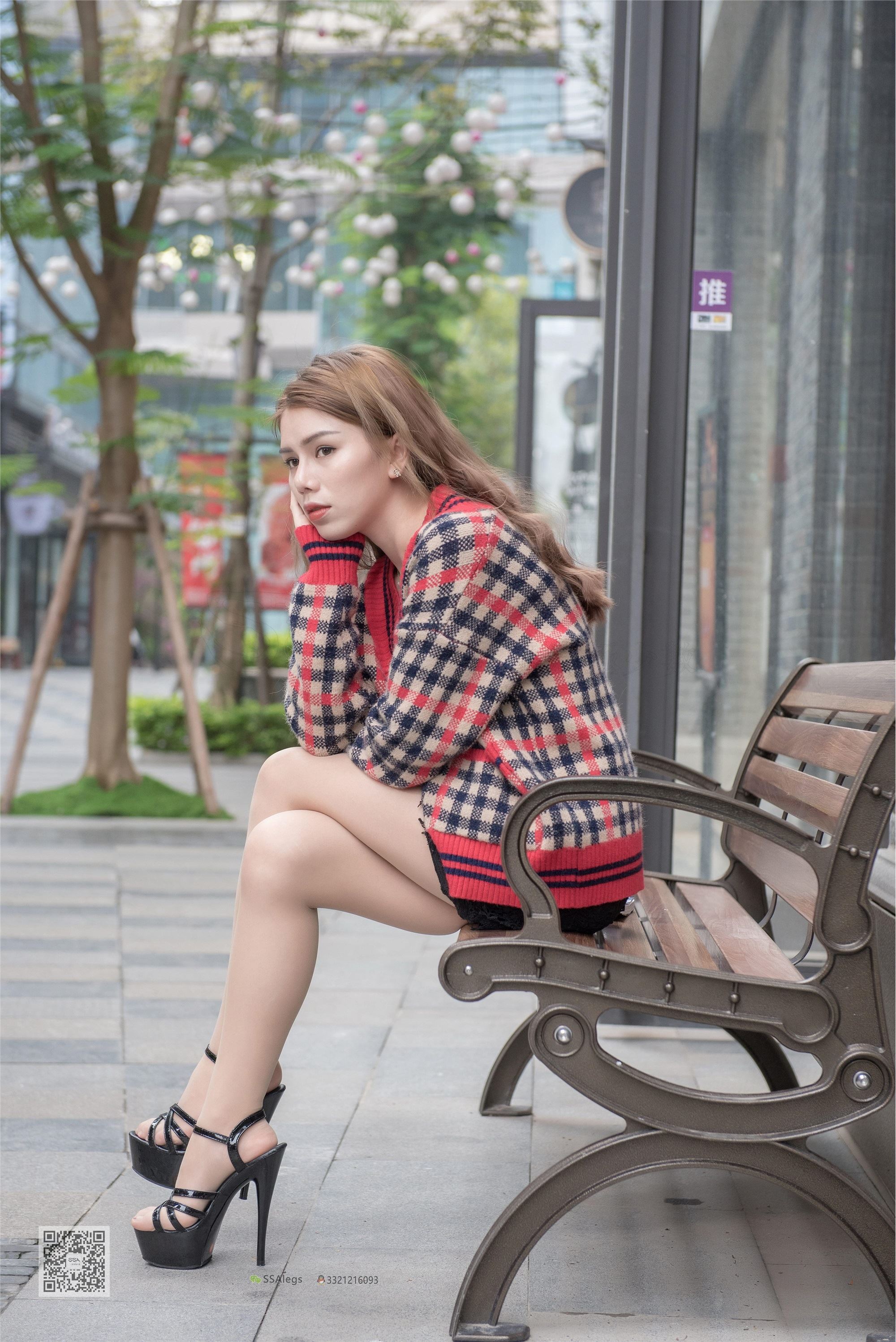 SSA丝社 NO.030 芷沫-混血美女芷沫街拍肉色丝袜足尖曲线特写