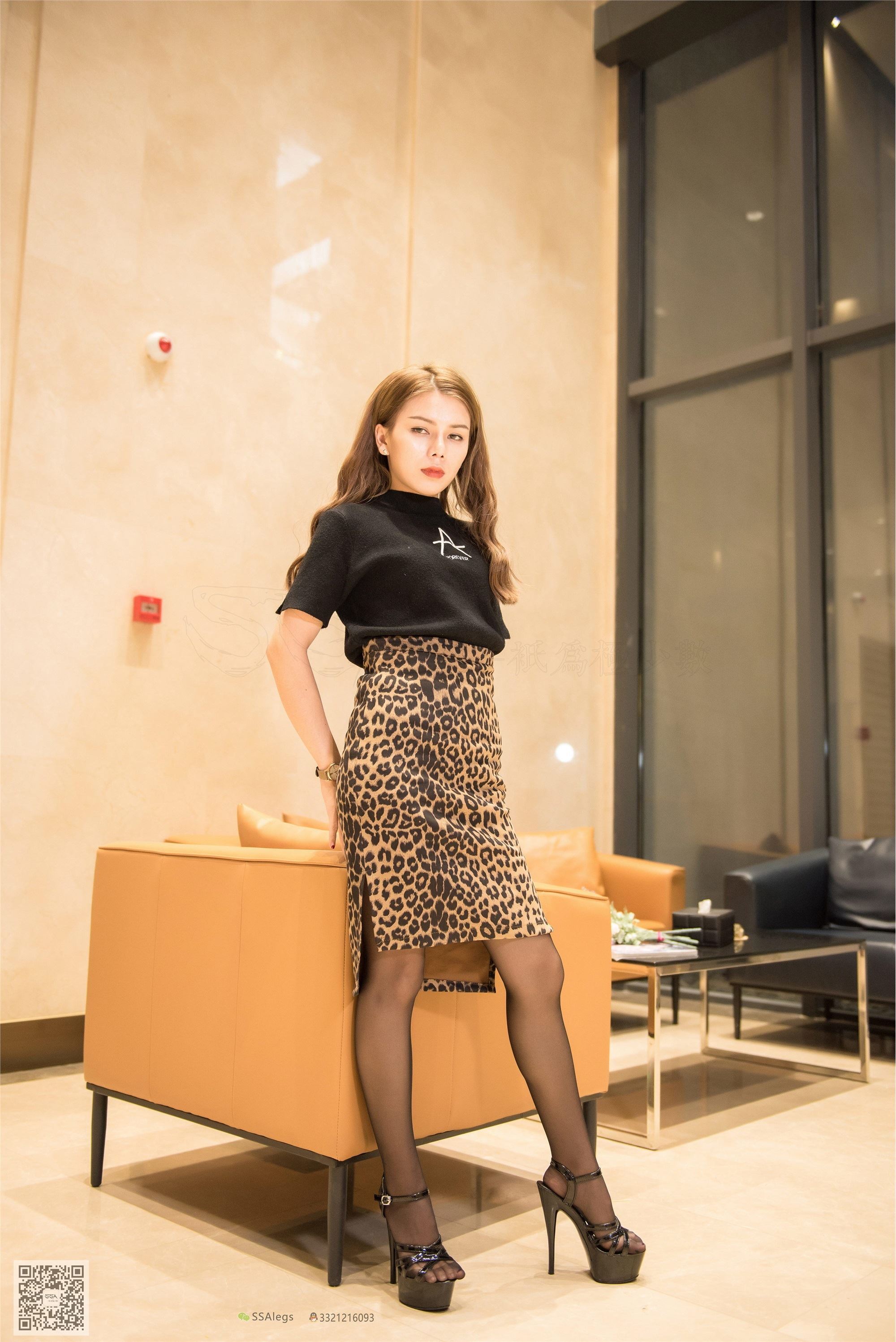 SSA丝社 NO.032 芷沫-混血美腿芷沫绫黑丝街拍