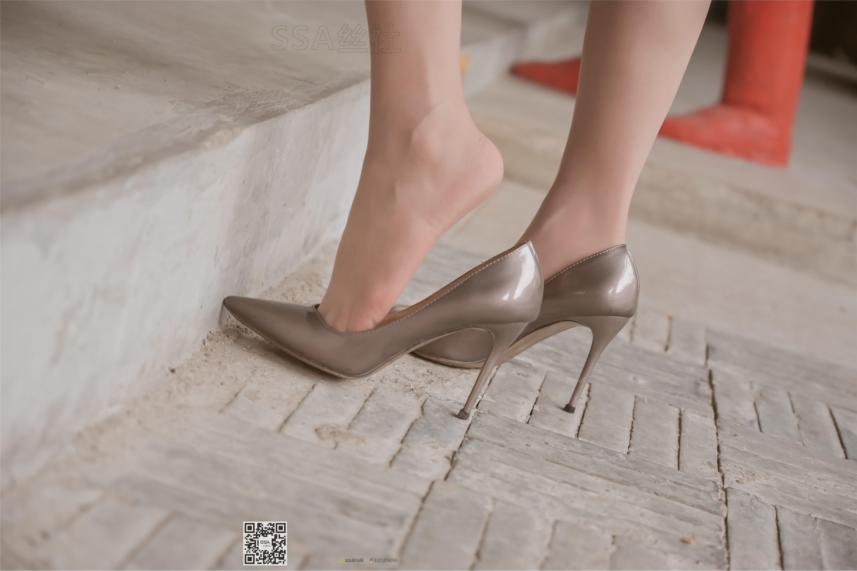 SSA丝社 099期 雪梨街拍短裙丝袜