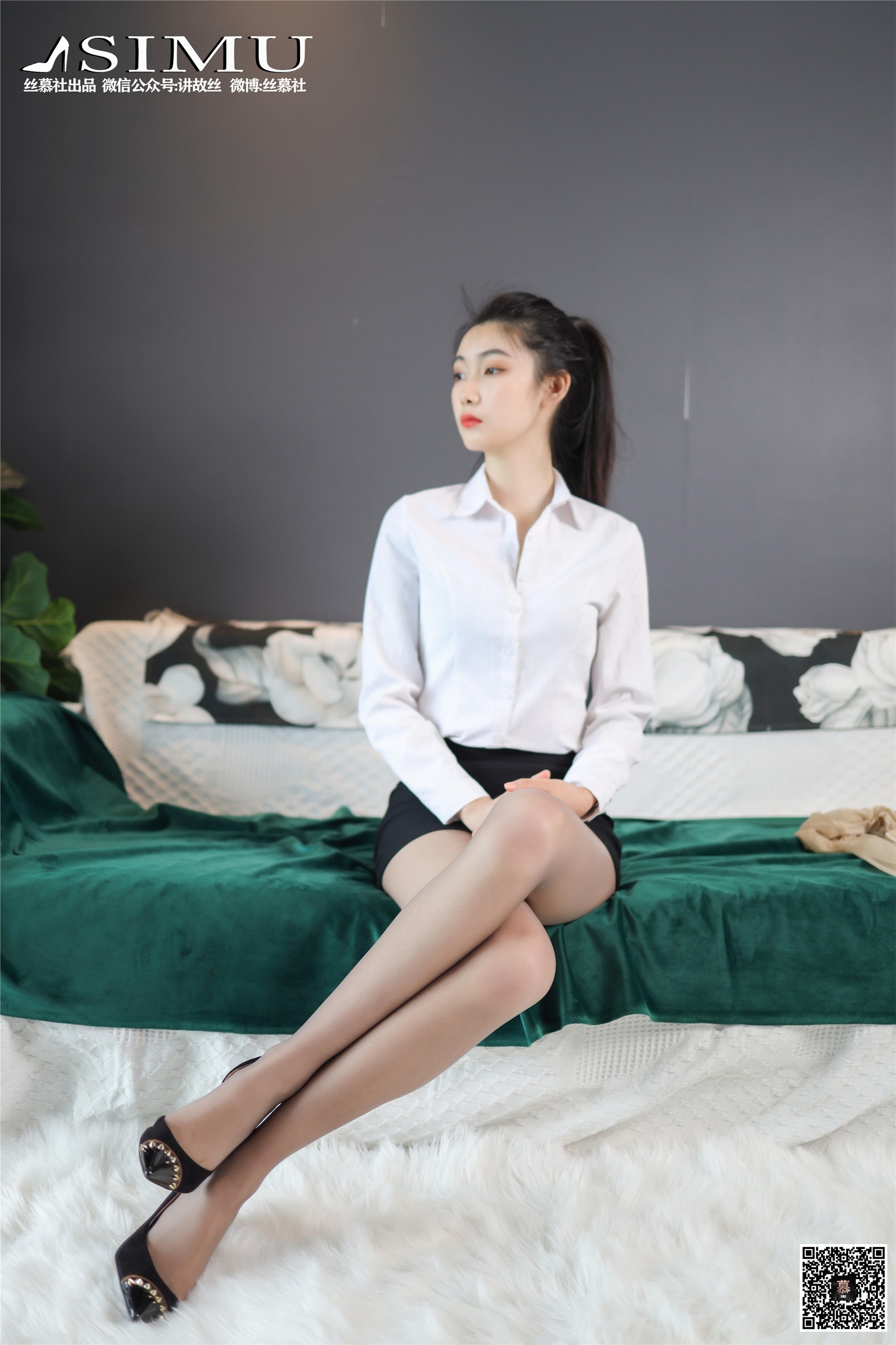 丝慕写真 SM230 可儿《OL装还是吊带裙》