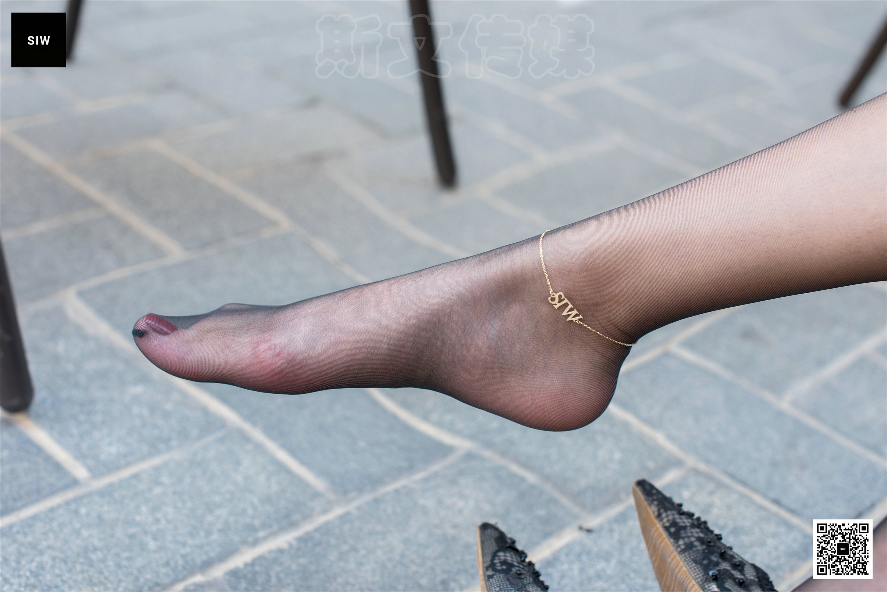 SIW斯文传媒 韩版黑色紬缎裙摆不对称连衣裙 - 芳榕