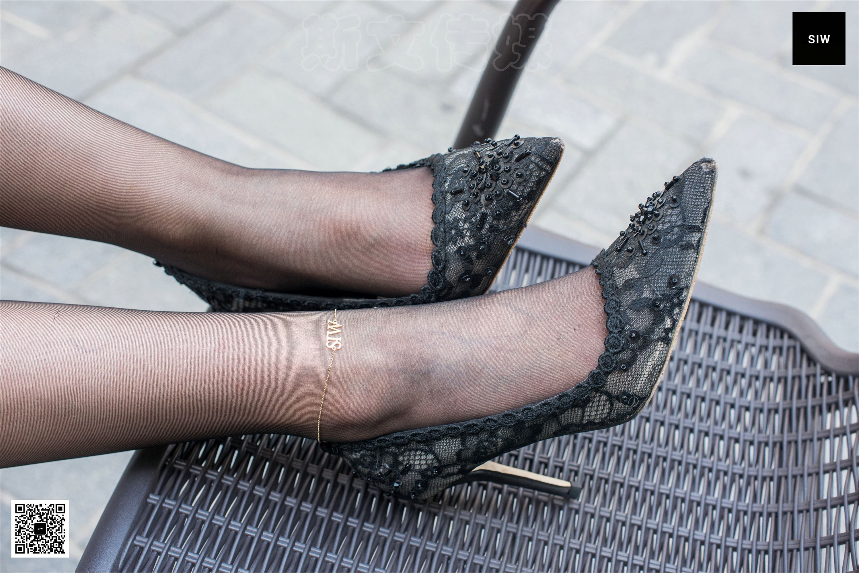 SIW斯文传媒 韩版黑色紬缎裙摆不对称连衣裙 - 芳榕