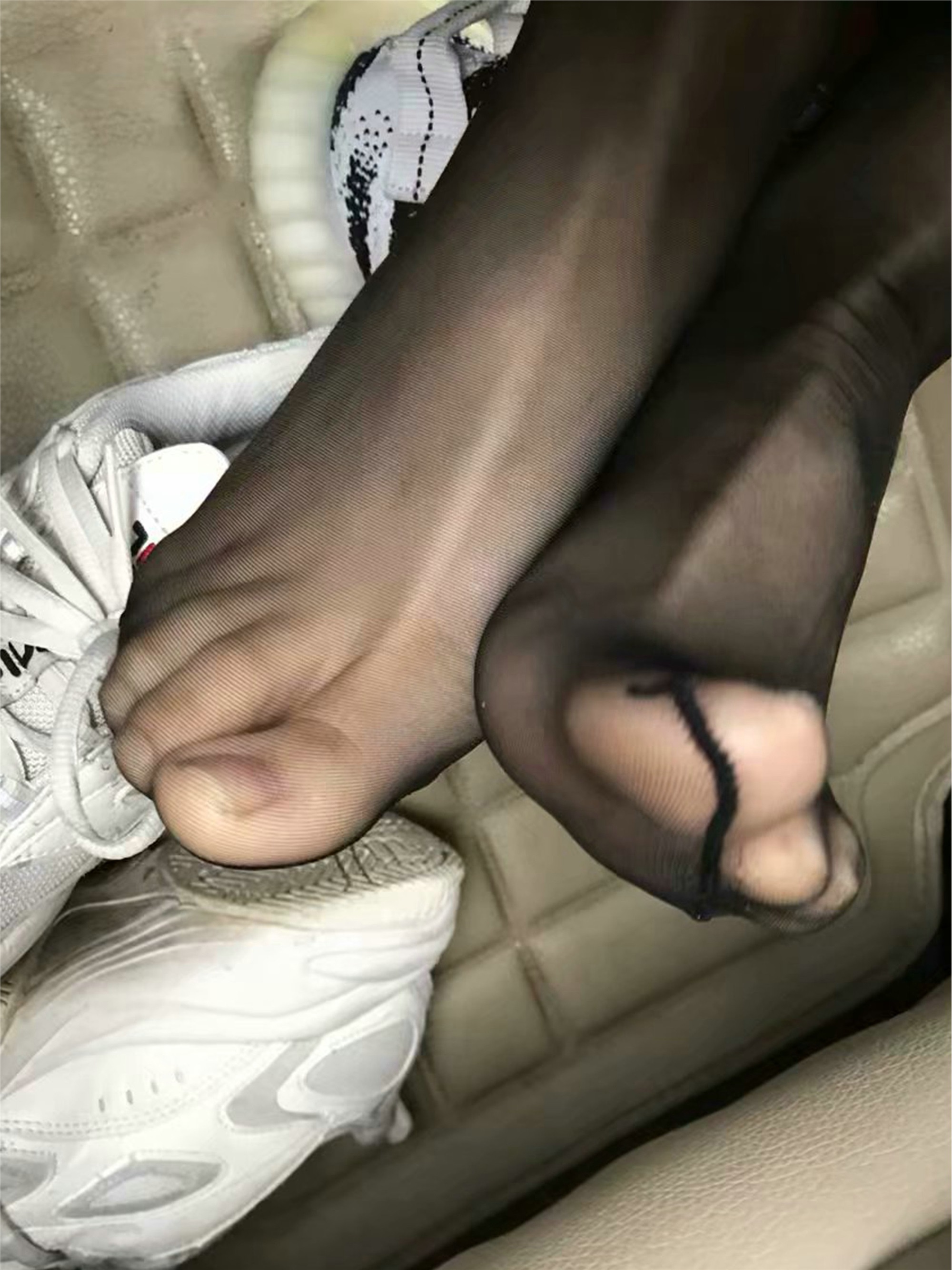 上大校花SI足美腿 气质优雅