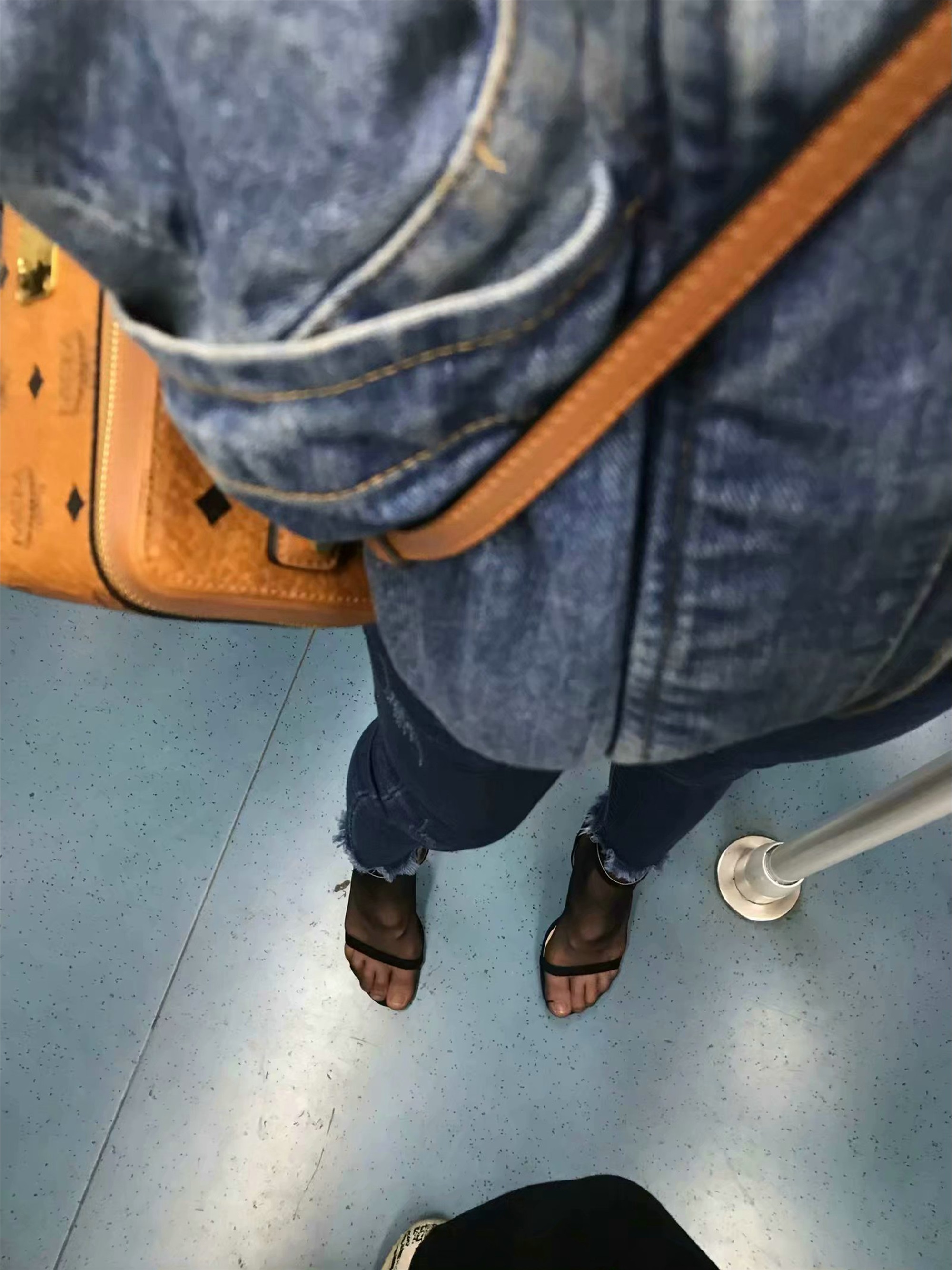 上大校花SI足美腿 气质优雅