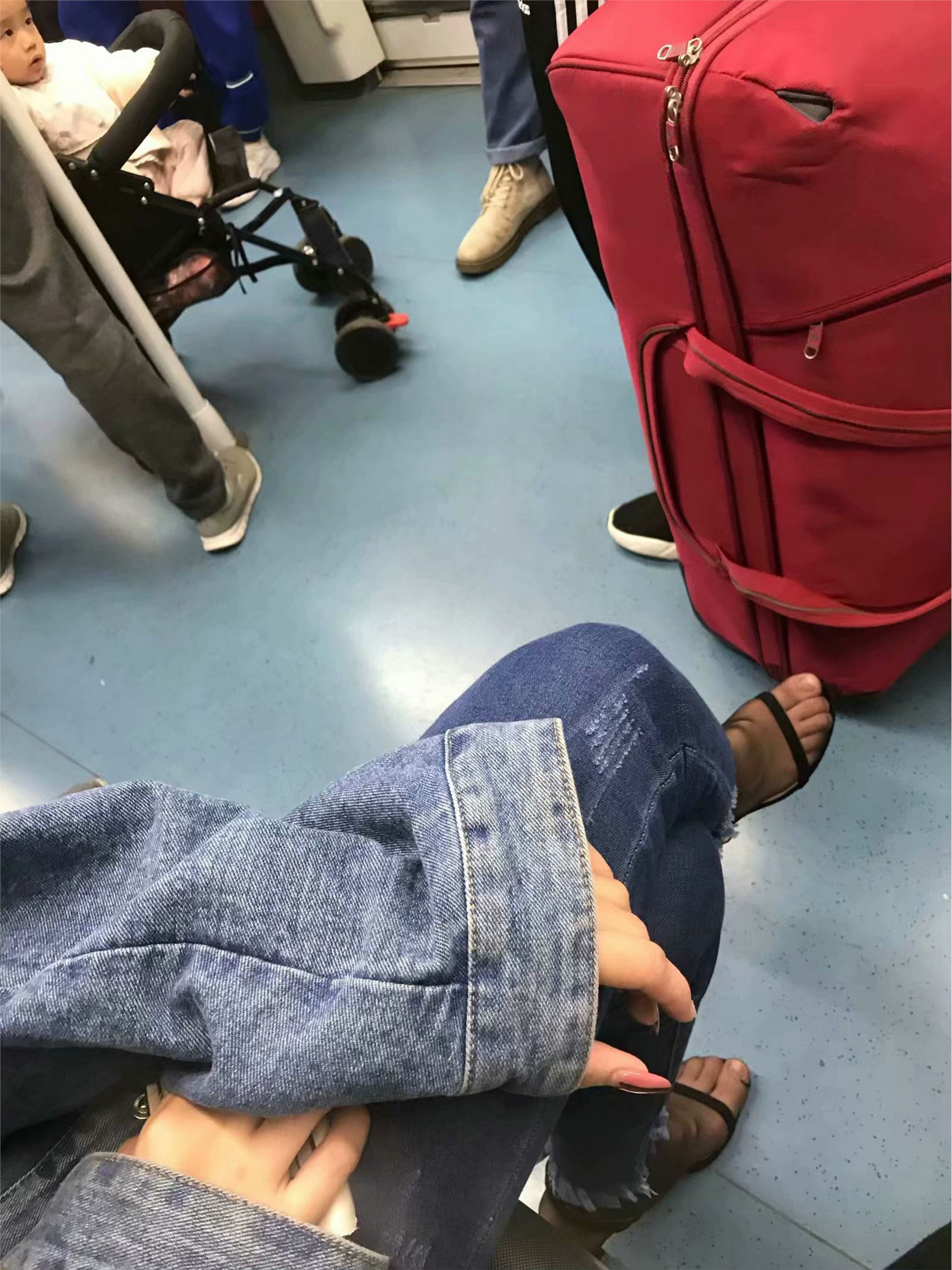 上大校花SI足美腿 气质优雅