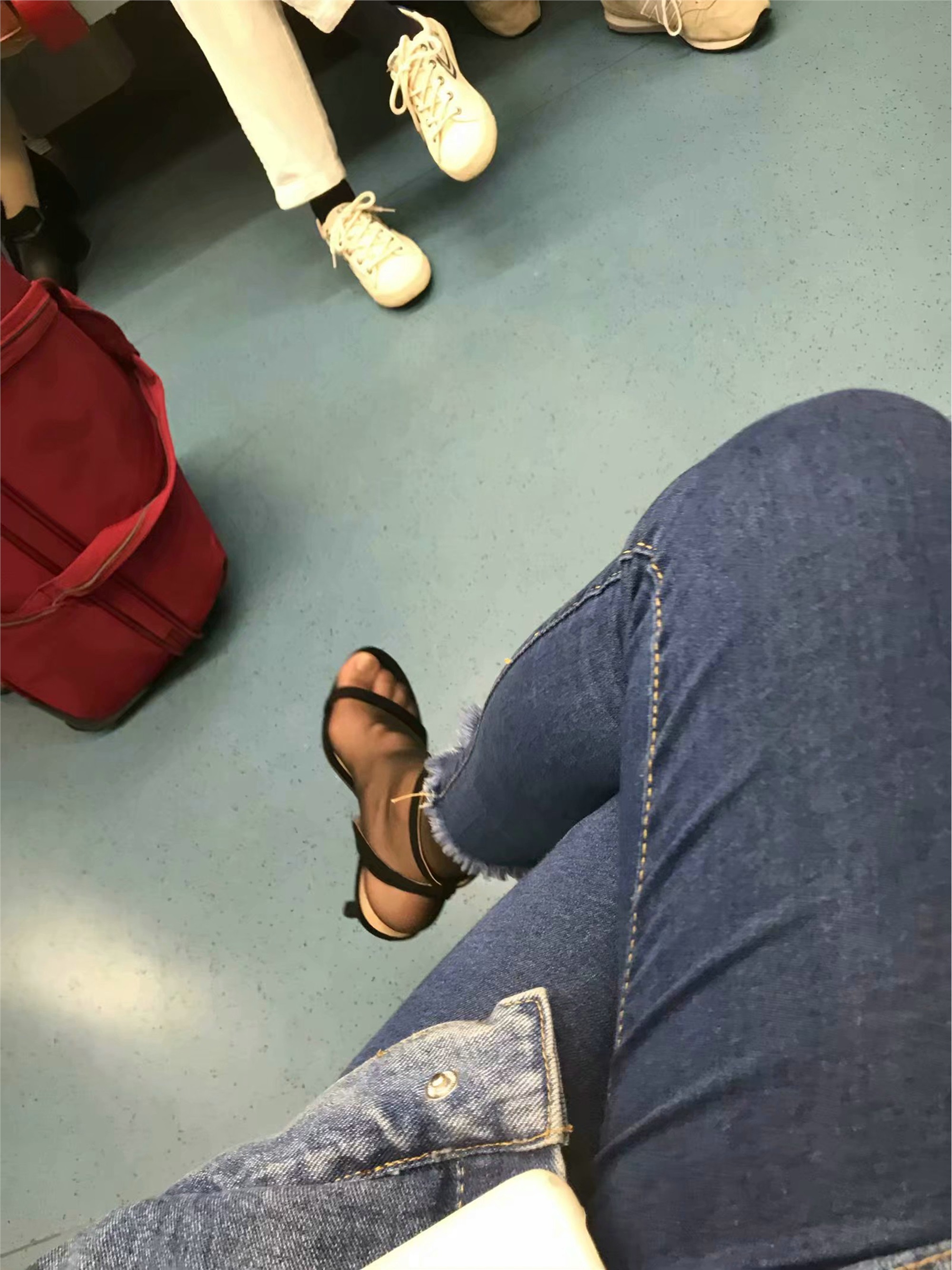 上大校花SI足美腿 气质优雅