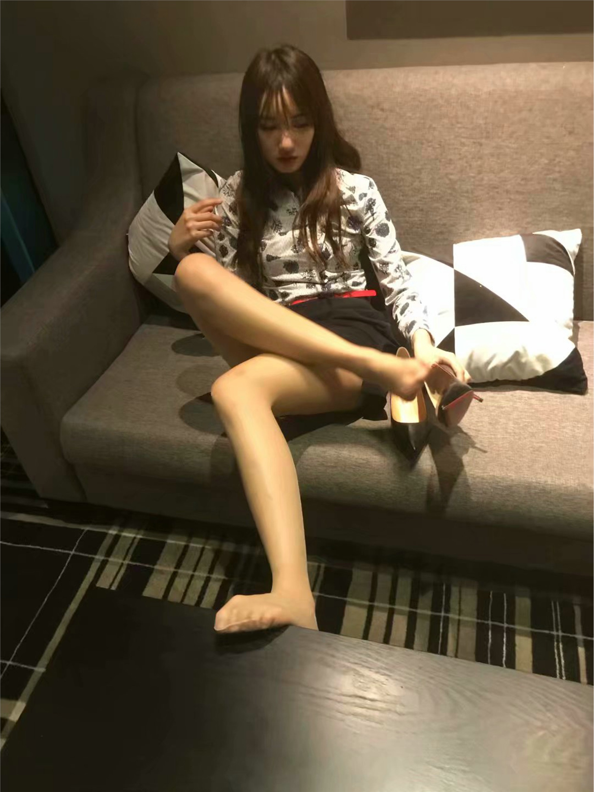 上大校花SI足美腿 气质优雅