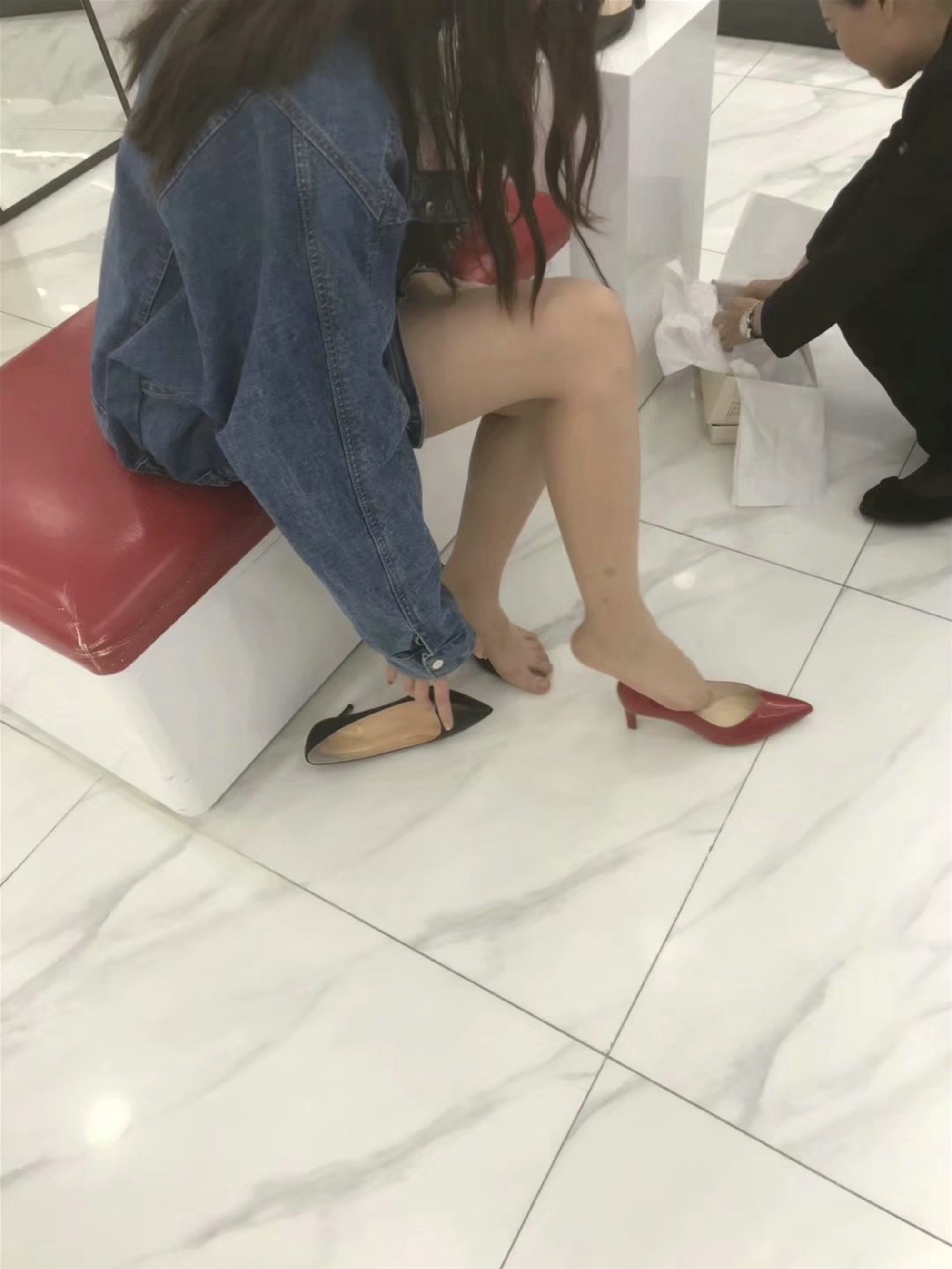 上大校花SI足美腿 气质优雅