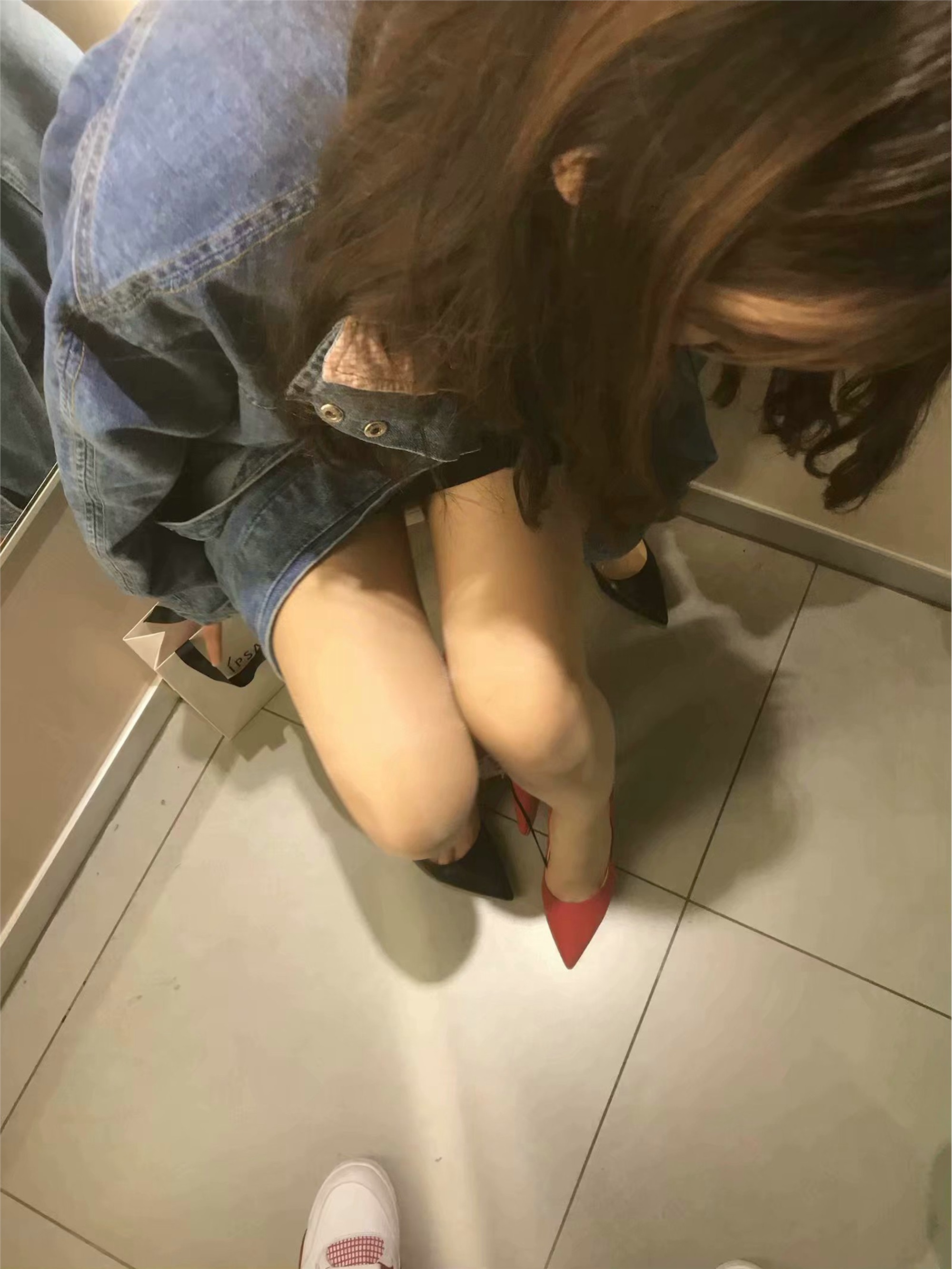 上大校花SI足美腿 气质优雅