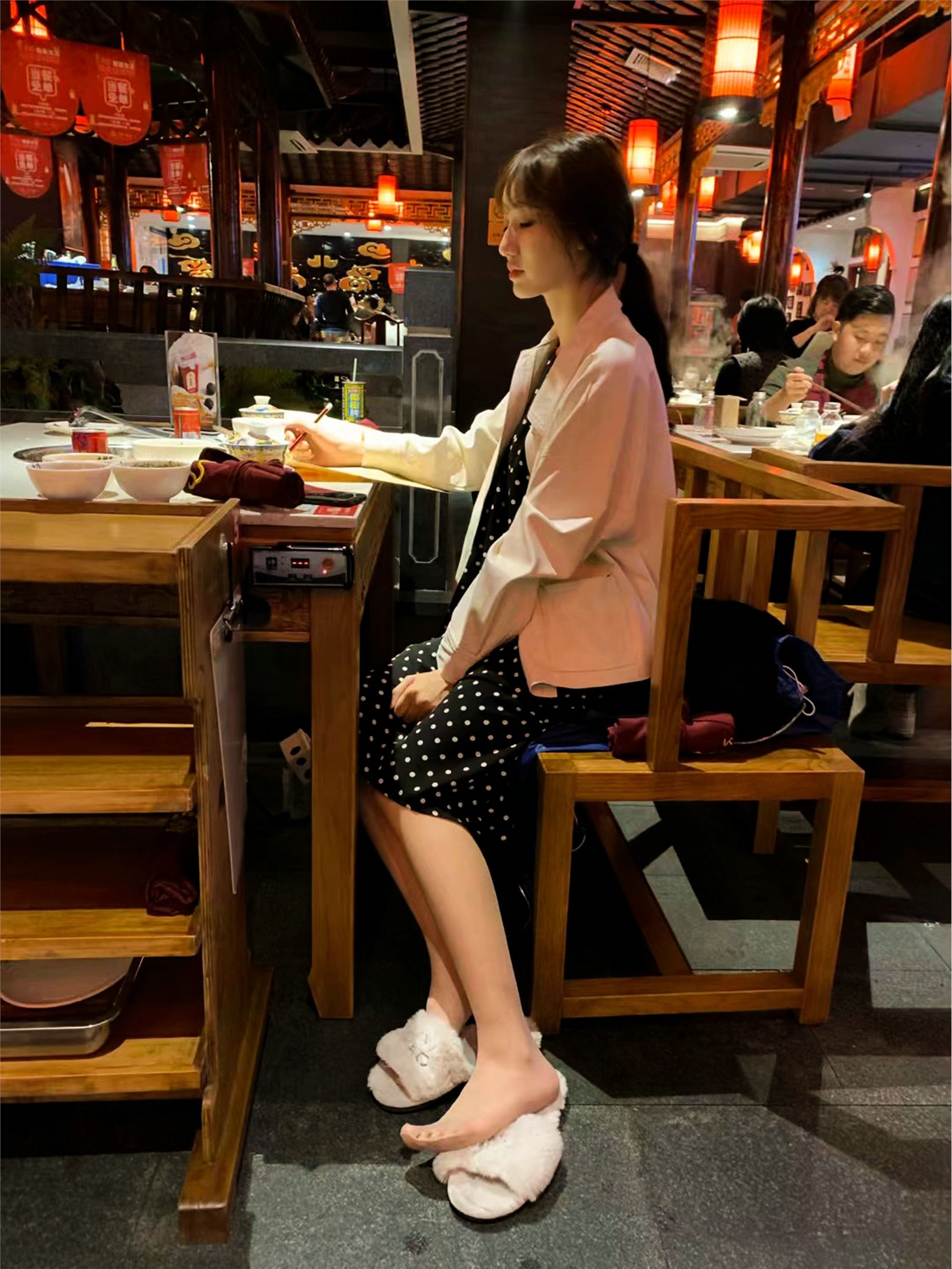 上大校花SI足美腿 气质优雅