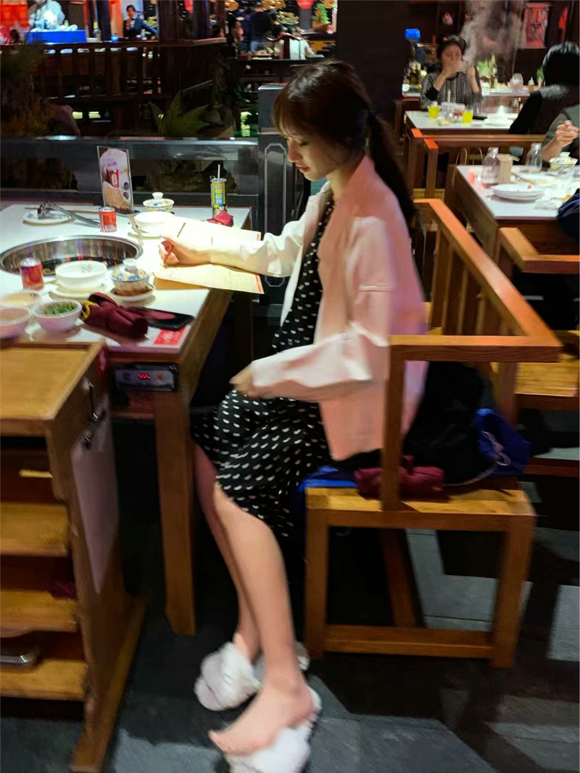 上大校花SI足美腿 气质优雅