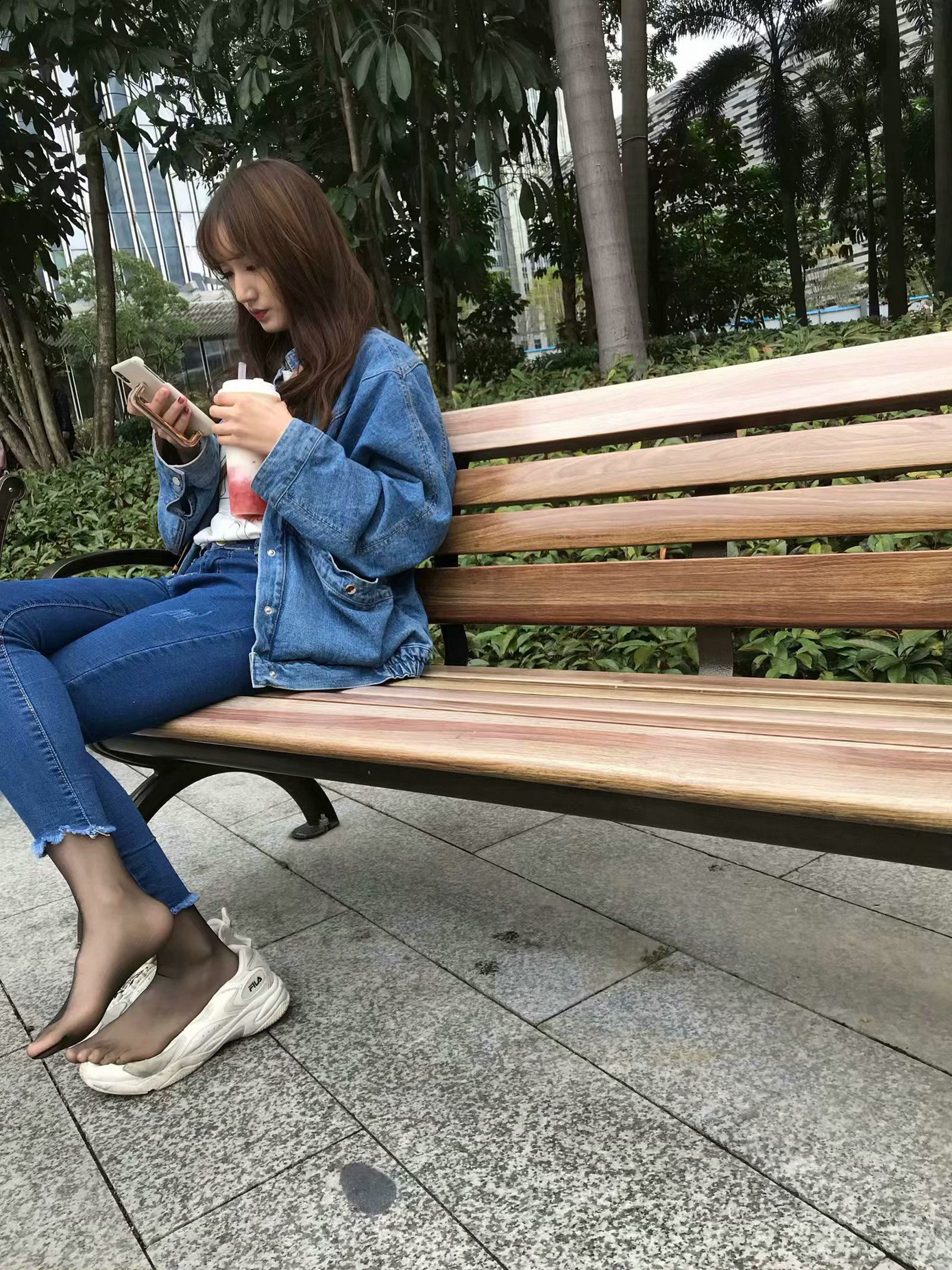 上大校花SI足美腿 气质优雅