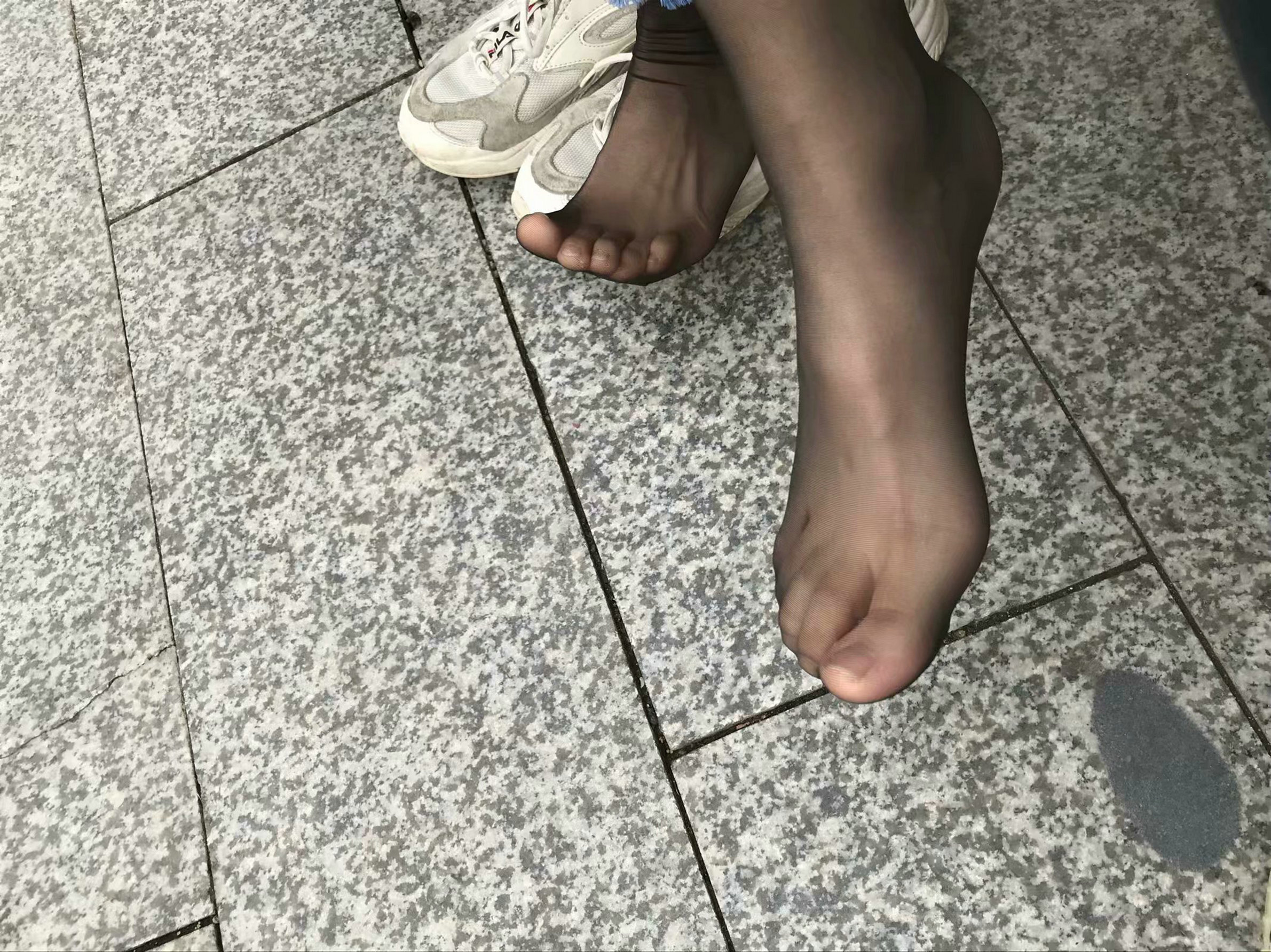 上大校花SI足美腿 气质优雅