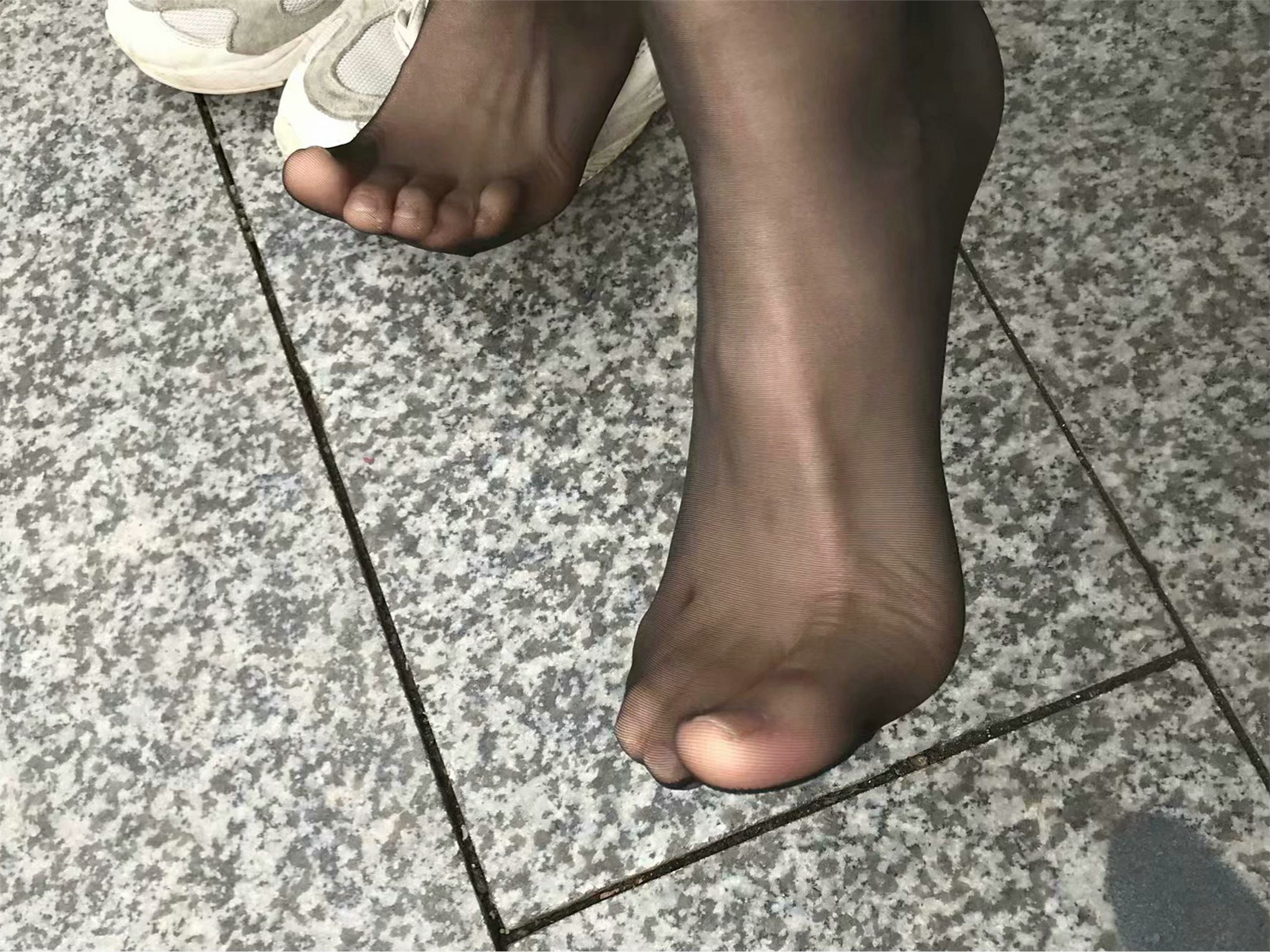 上大校花SI足美腿 气质优雅