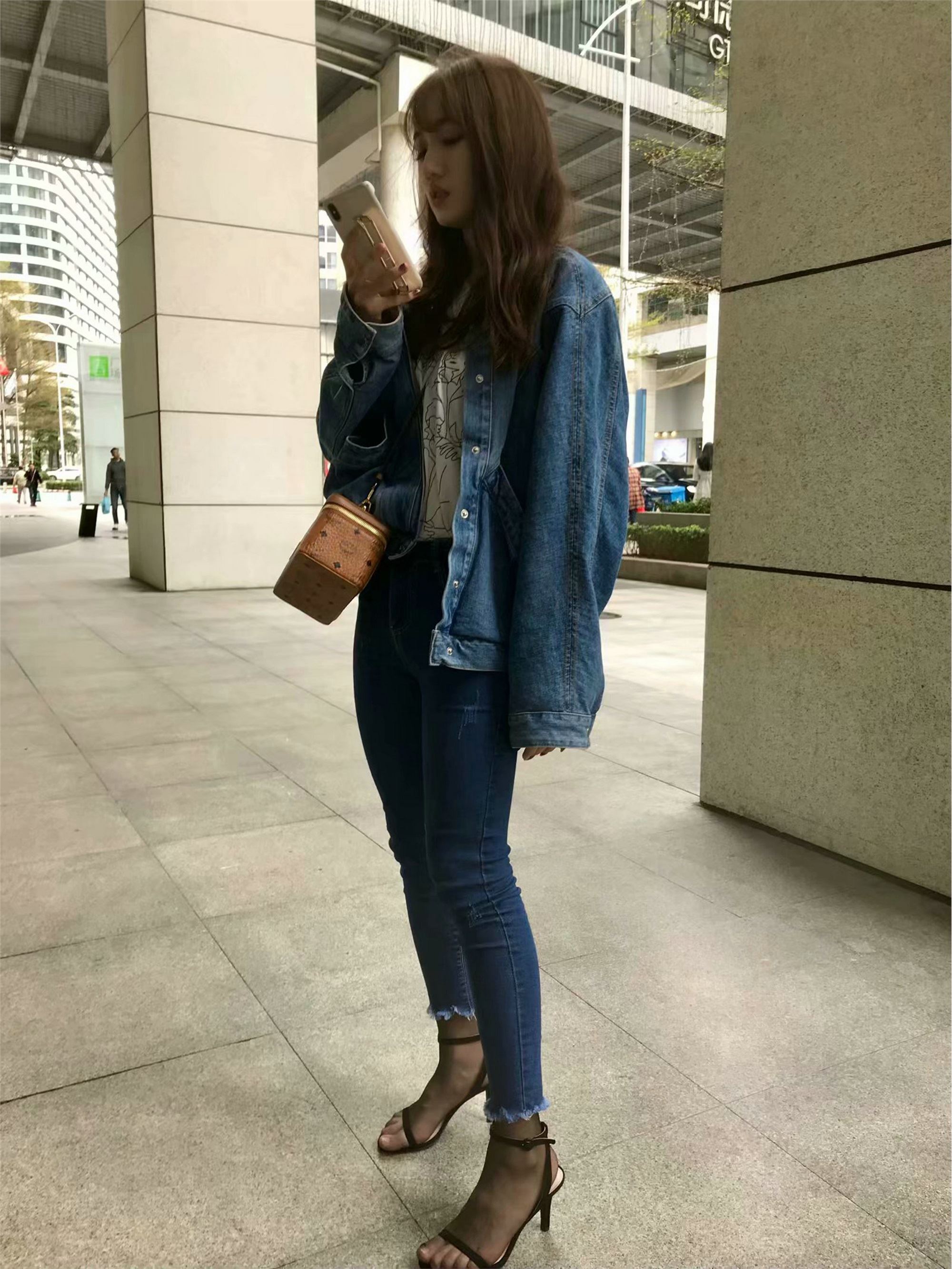 上大校花SI足美腿 气质优雅